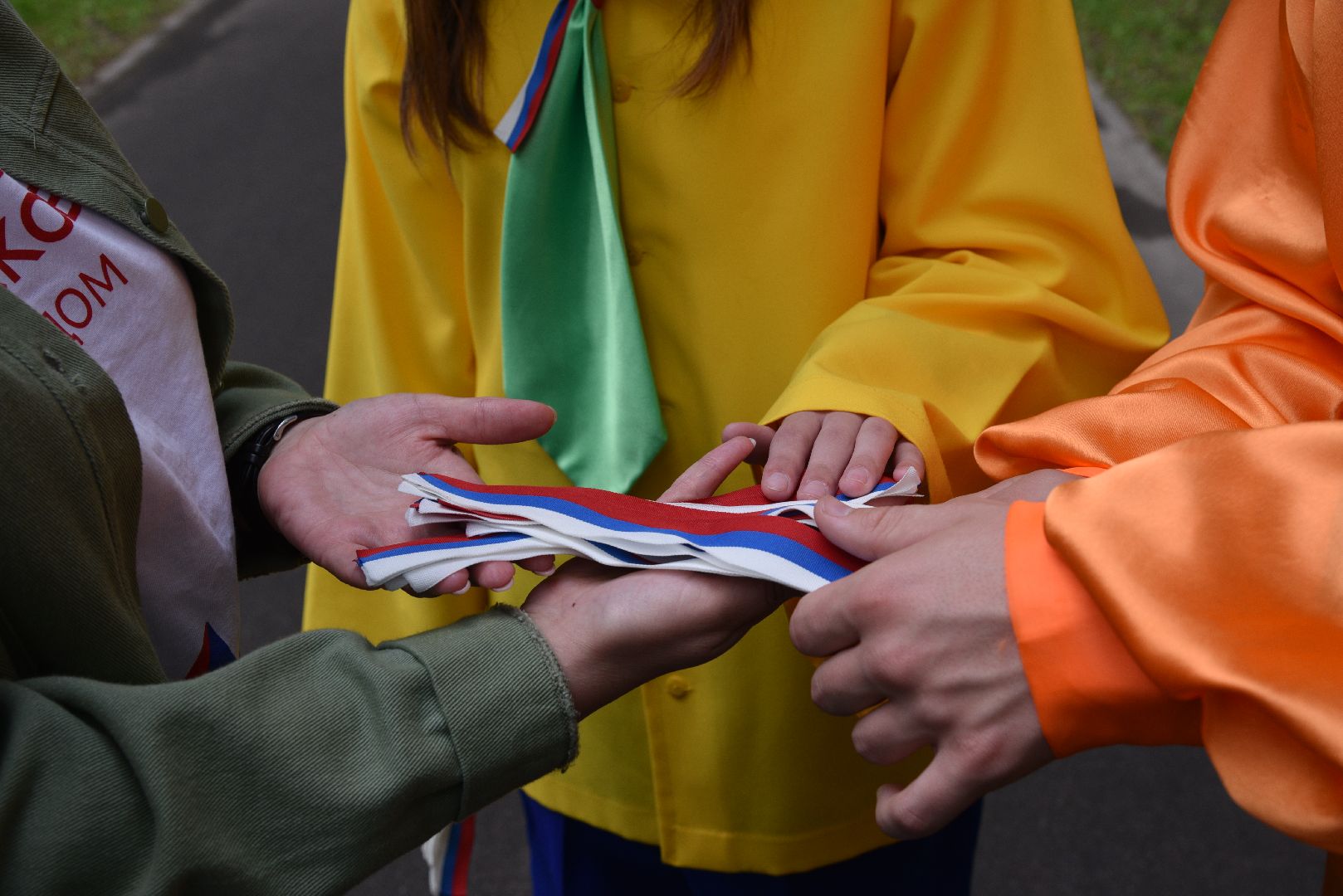 лотошино, лотошинский парк, день россии, триколор, ленточка,