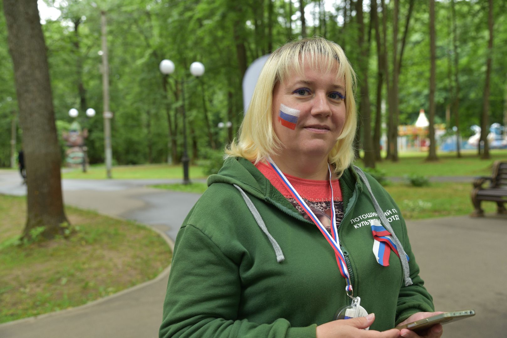 лотошино, лотошинский парк, день россии, триколор, ленточка,