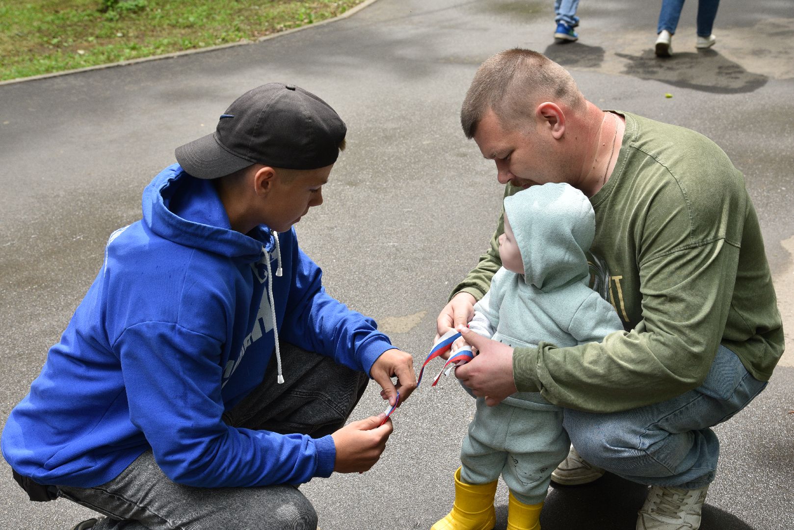 лотошино, лотошинский парк, день россии, триколор, ленточка,