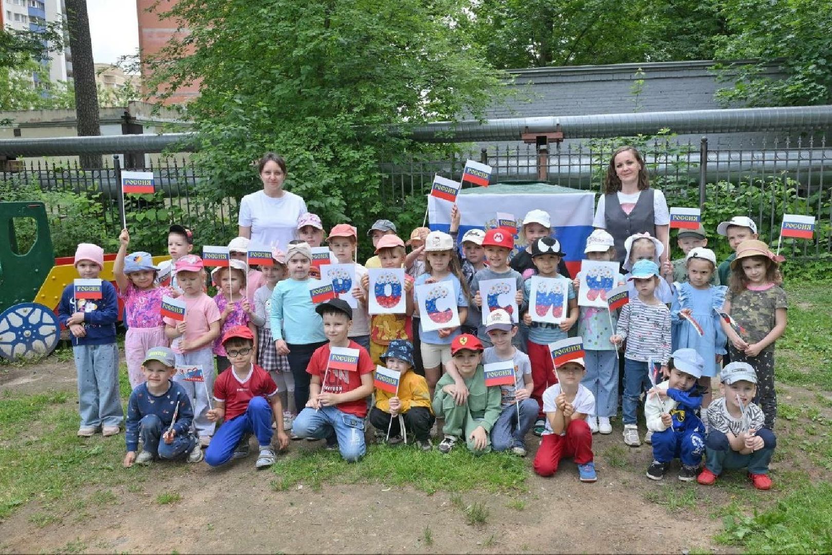 день россии, праздник власиха, школа попова власиха, дошколята власиха, государственный праздник, триколор,