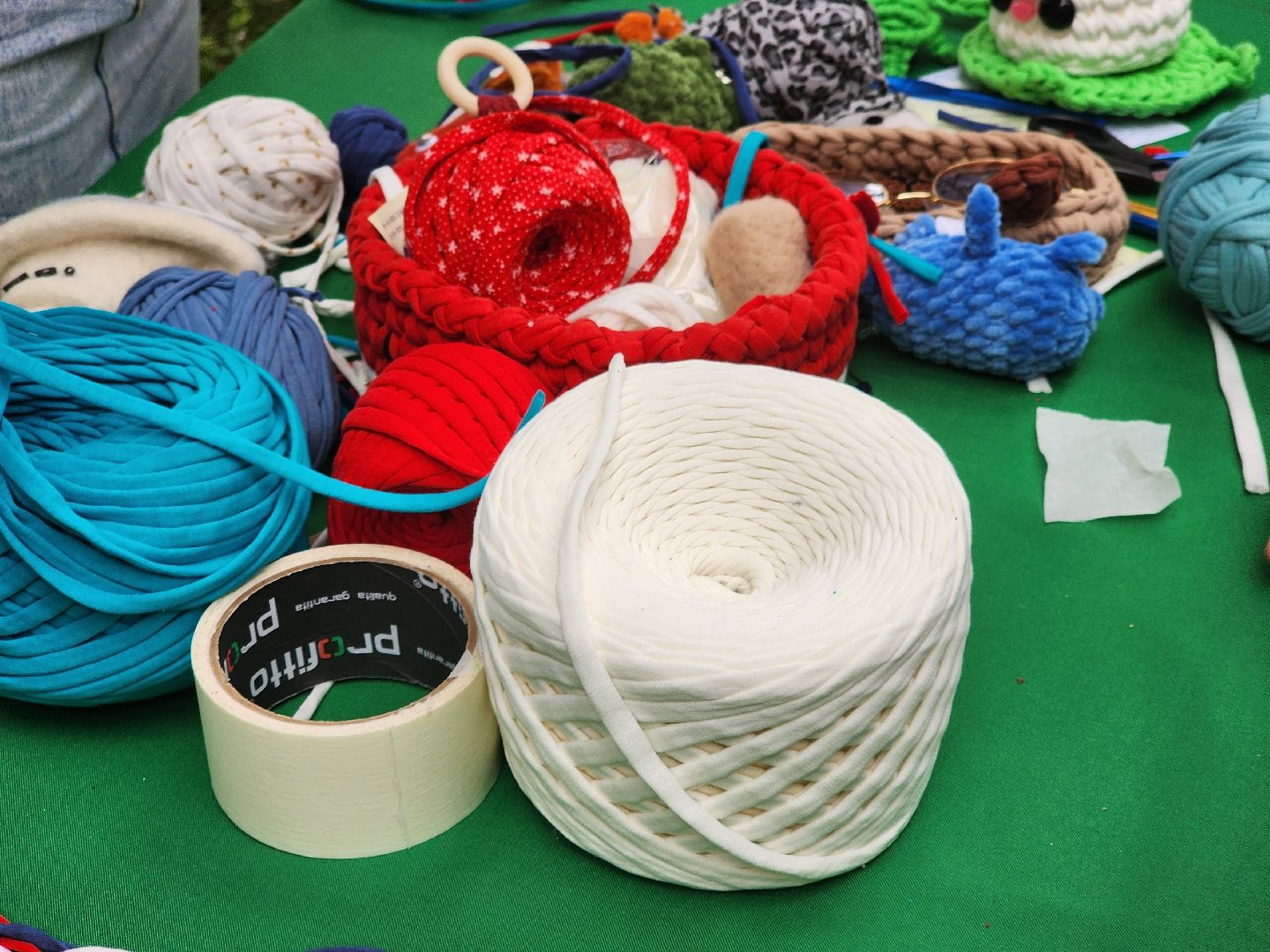 долгопрудный, день россии 2025, фестиваль с россией в сердце, триколор, фенечка, нитки,  мастер-класс,