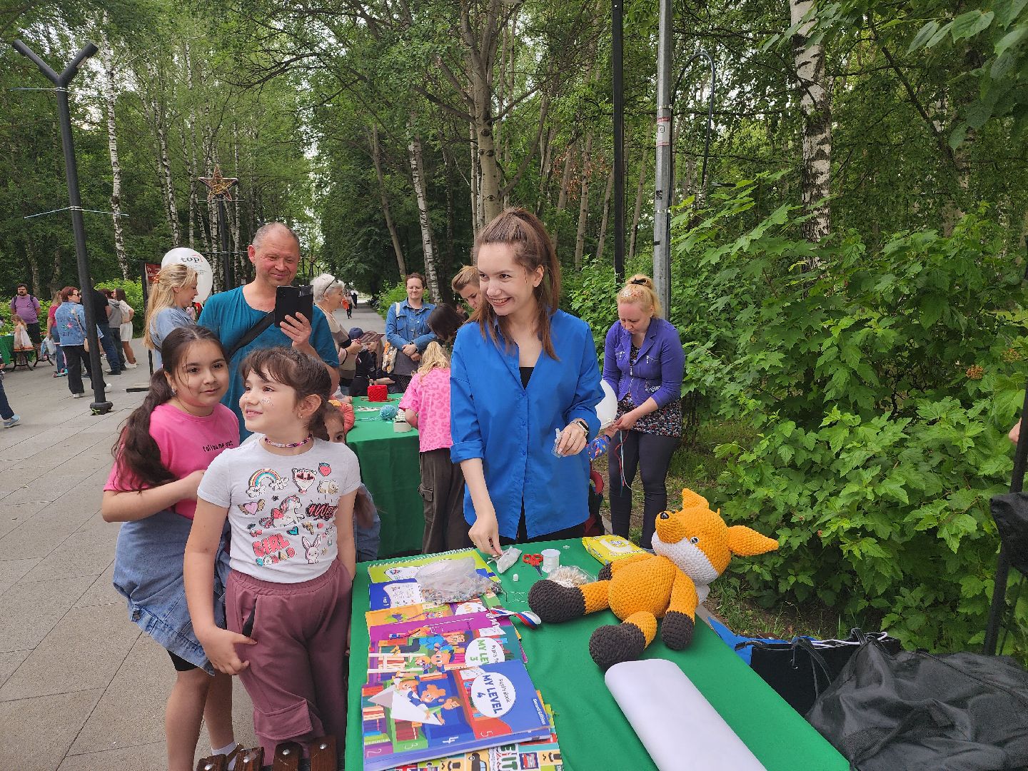 долгопрудный, день россии 2025, фестиваль с россией в сердце, триколор, фенечка, нитки,  мастер-класс,