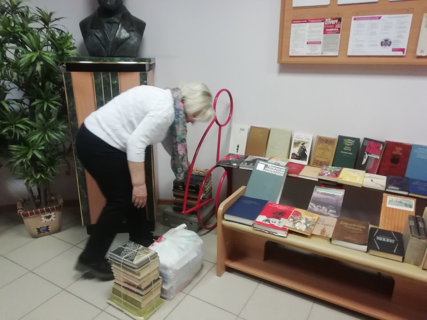 Звенигород, акция, сбор макулатуры, Звенигородская городская библиотека, гуманитарная помощь