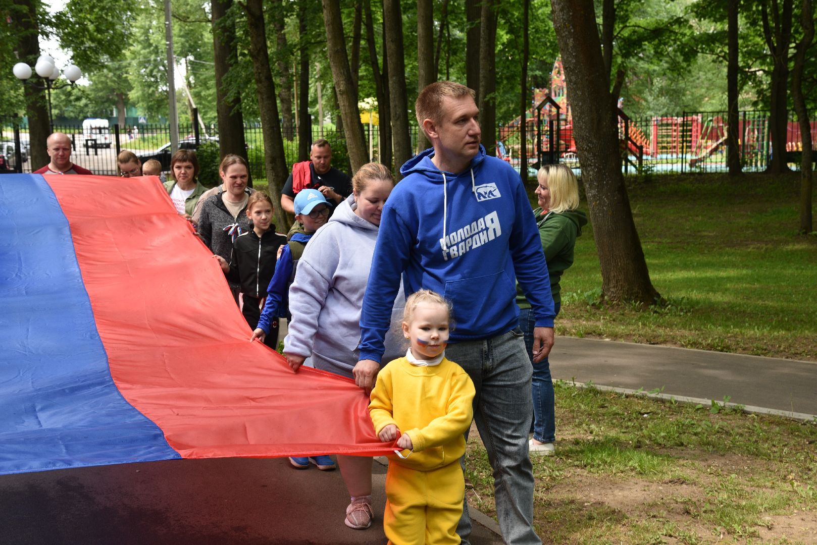 лотошино, день россии, флаг россии, лотошинский парк,