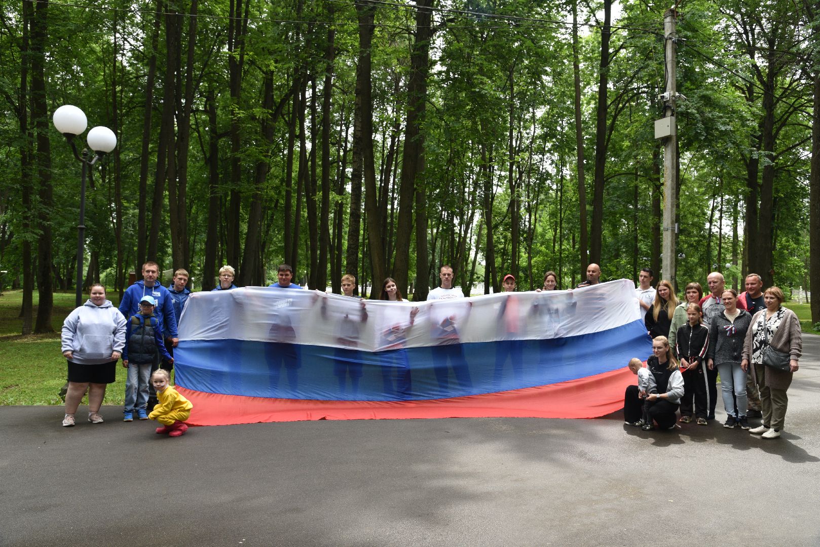 лотошино, день россии, флаг россии, лотошинский парк,