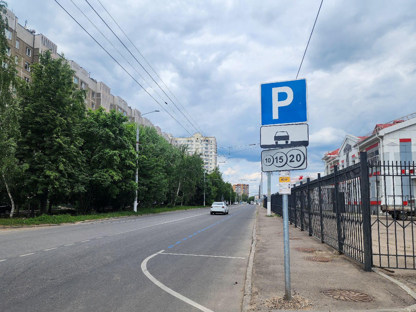 Подольск, парковка автомобилей, день россии 2025,