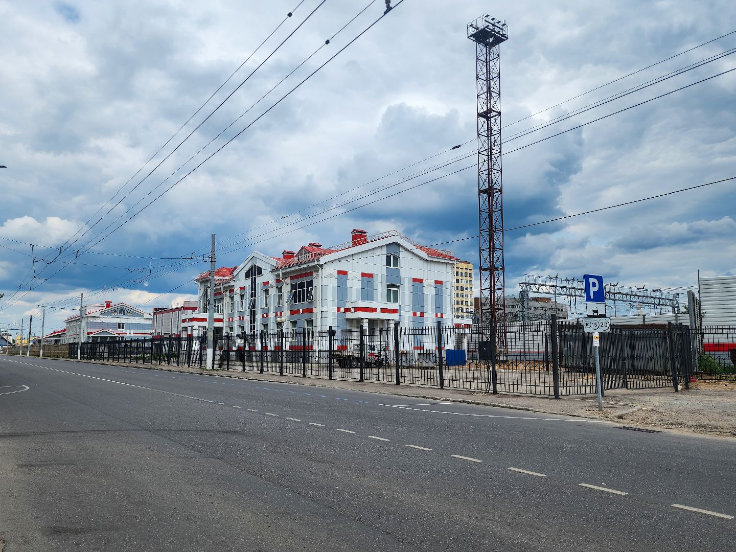 Подольск, парковка автомобилей, день россии 2025,