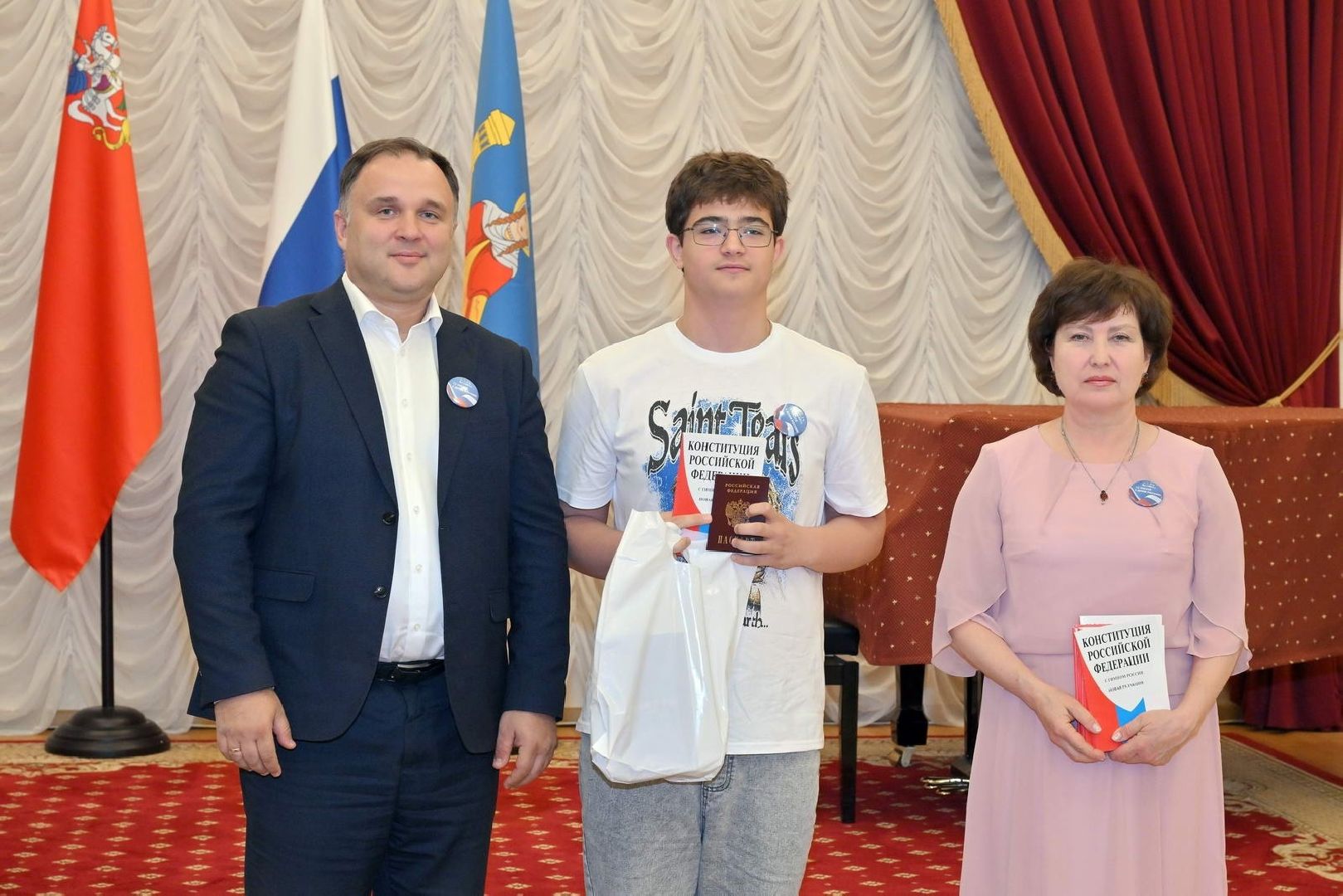 вручение паспортов, паспорт гражданина РФ, торжественная церемония , власиха вручение паспоров, глава власихи,