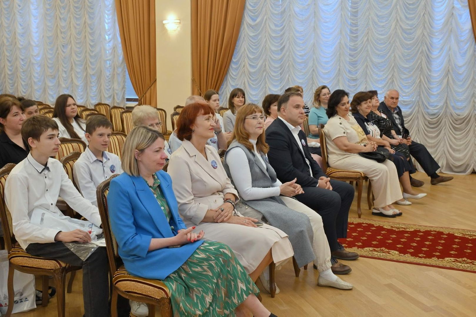 вручение паспортов, паспорт гражданина РФ, торжественная церемония , власиха вручение паспоров, глава власихи,