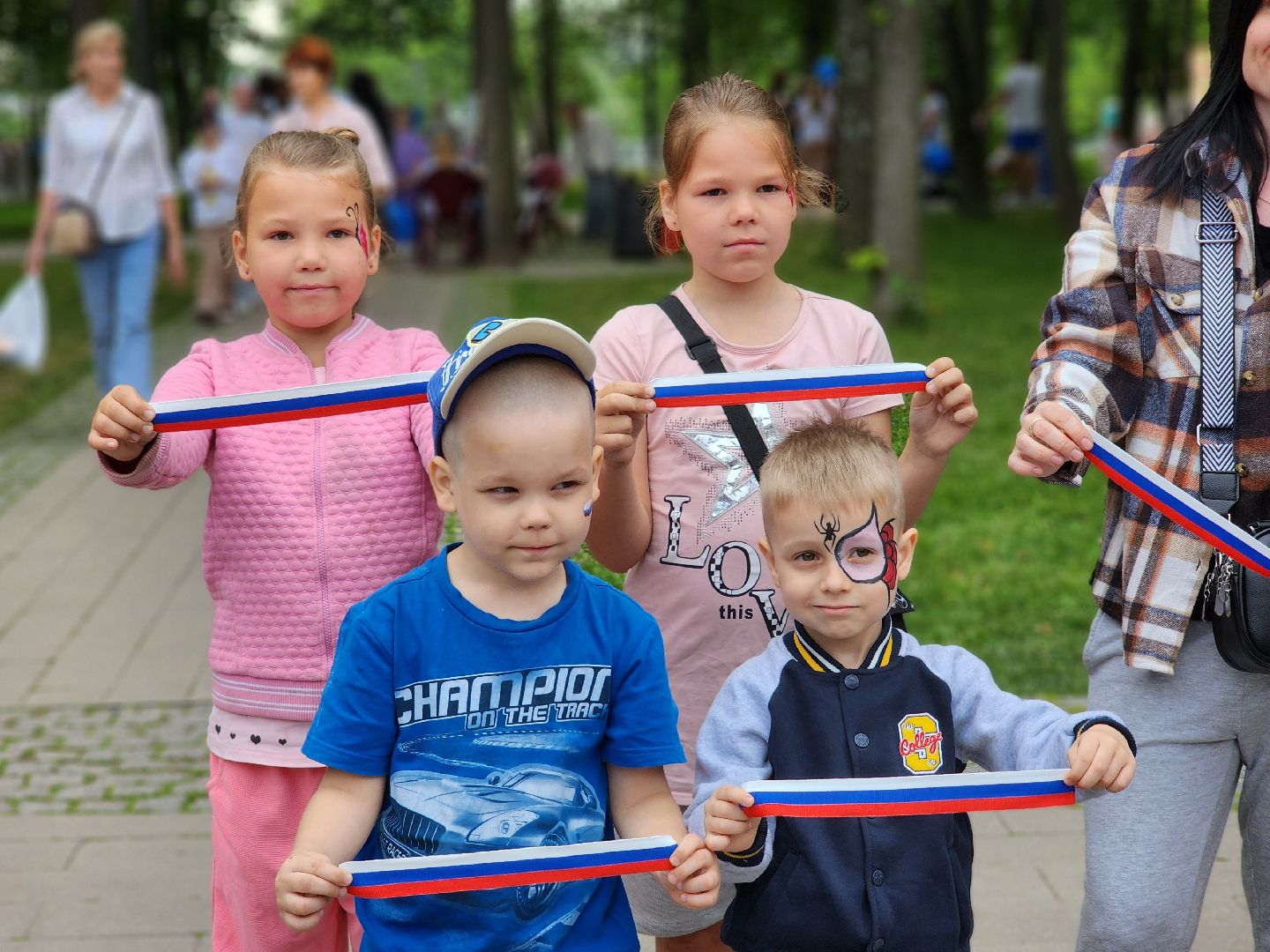 воскресенск, день россии, триколор, волонтеры,