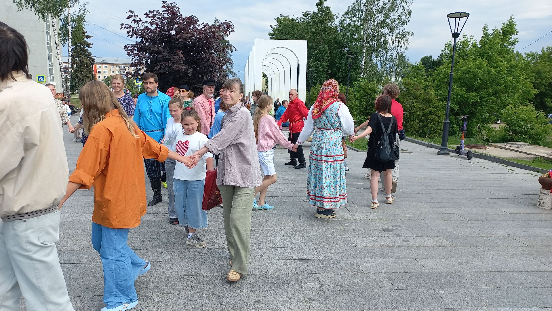 день россии 2025, народный костюм, хоровод, скоморошьяслобода, сергиев посад,