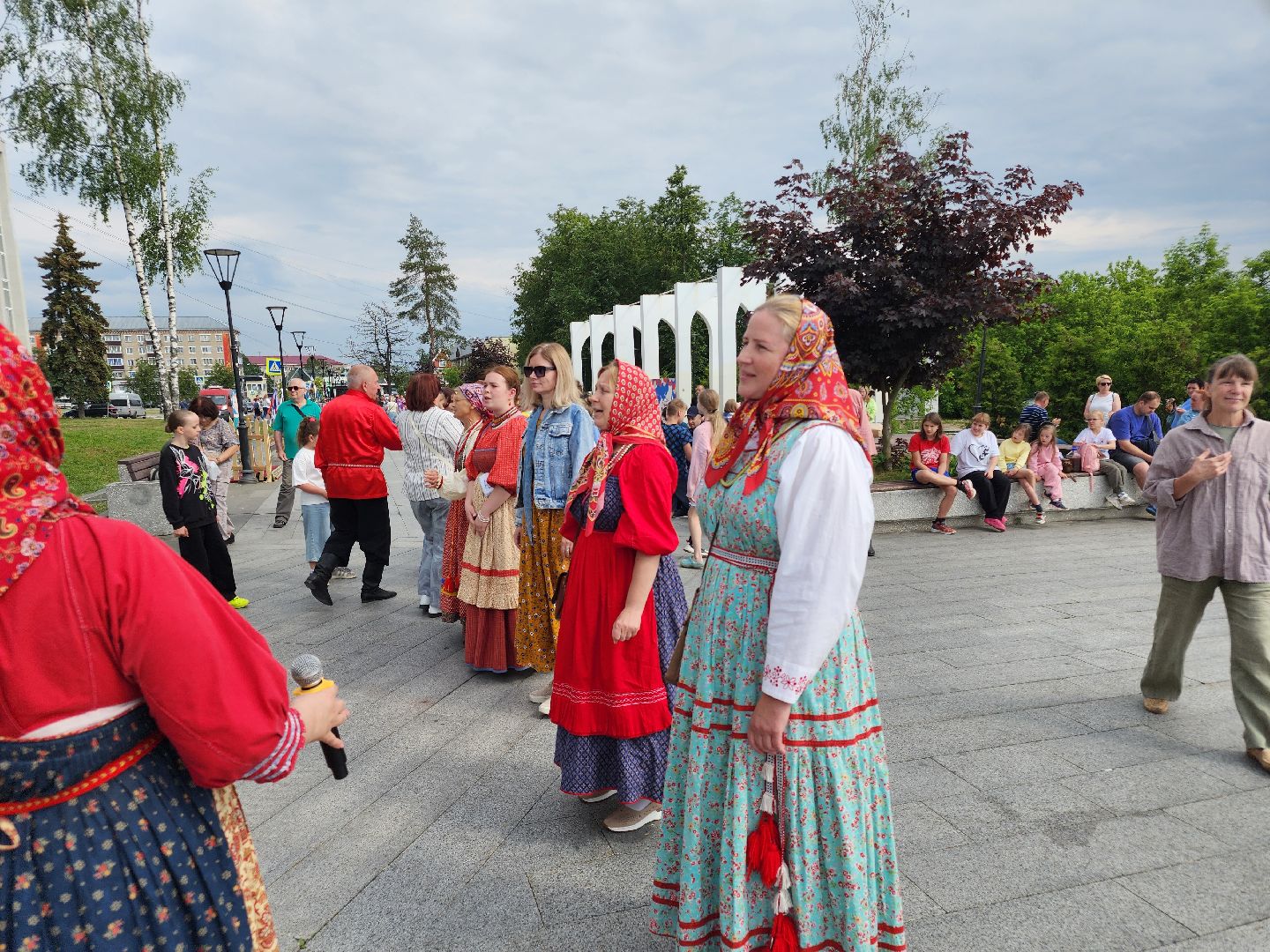 день россии 2025, народный костюм, хоровод, скоморошьяслобода, сергиев посад,