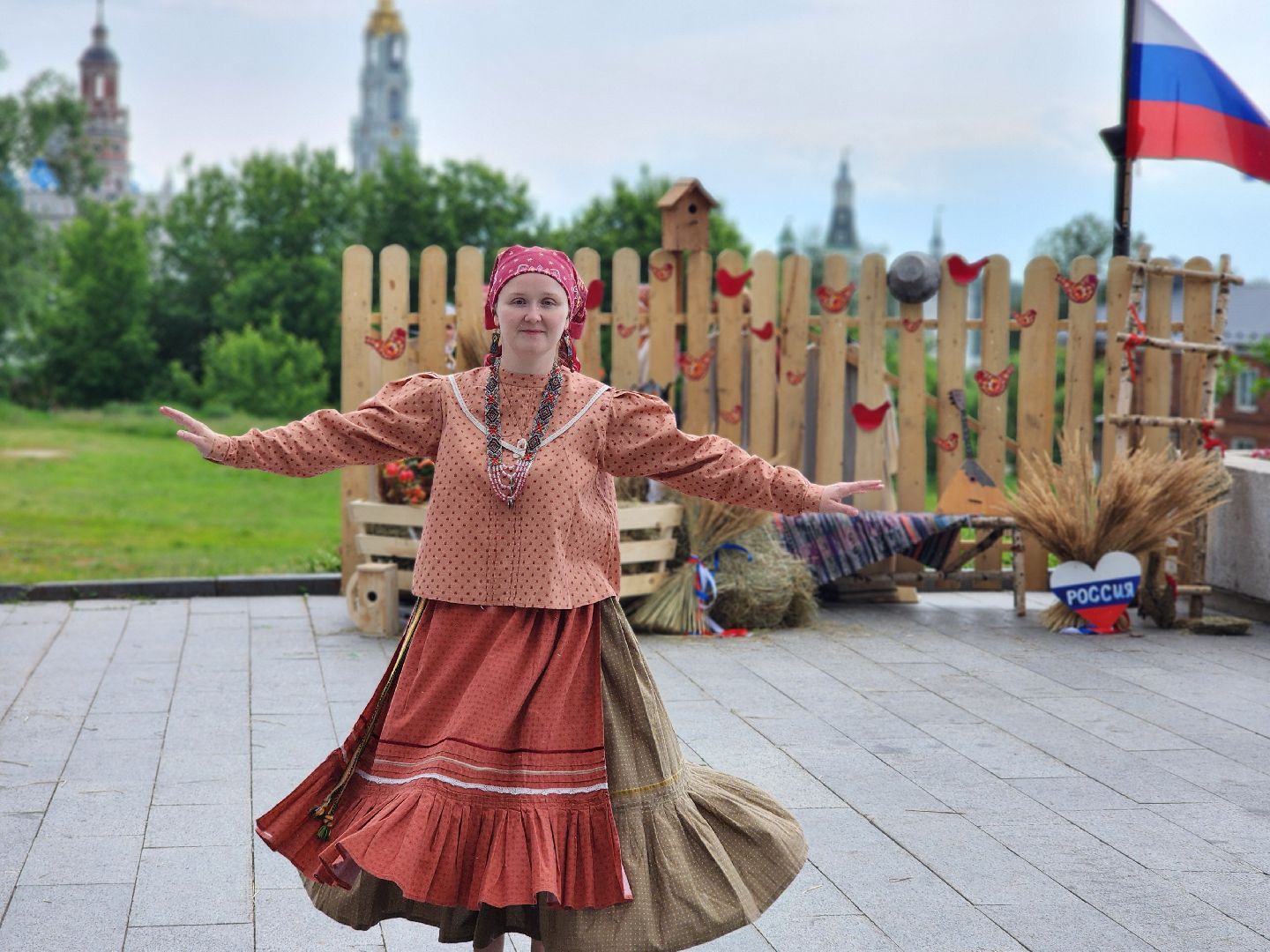 день россии 2025, народный костюм, хоровод, скоморошьяслобода, сергиев посад,