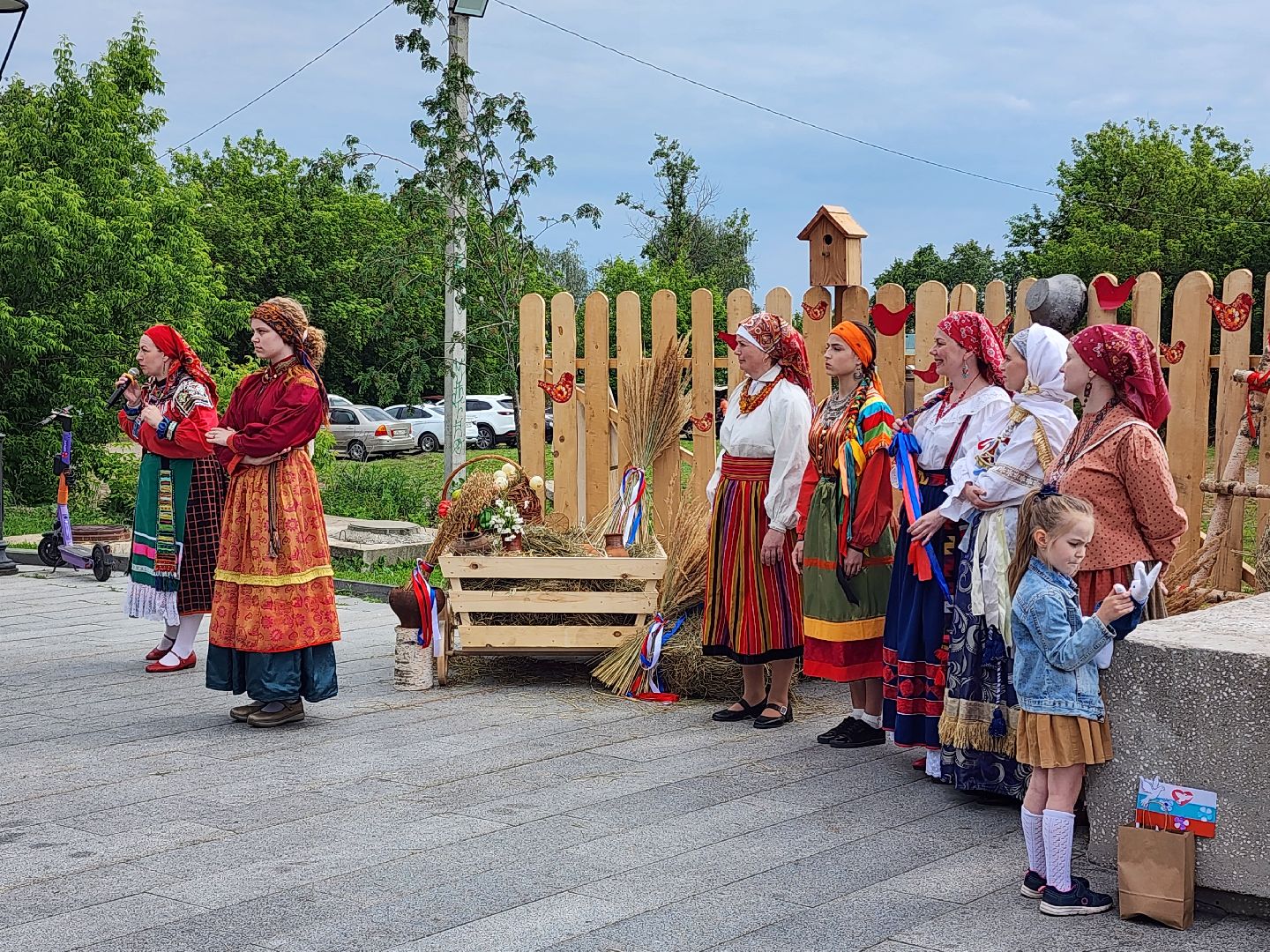 день россии 2025, народный костюм, хоровод, скоморошьяслобода, сергиев посад,