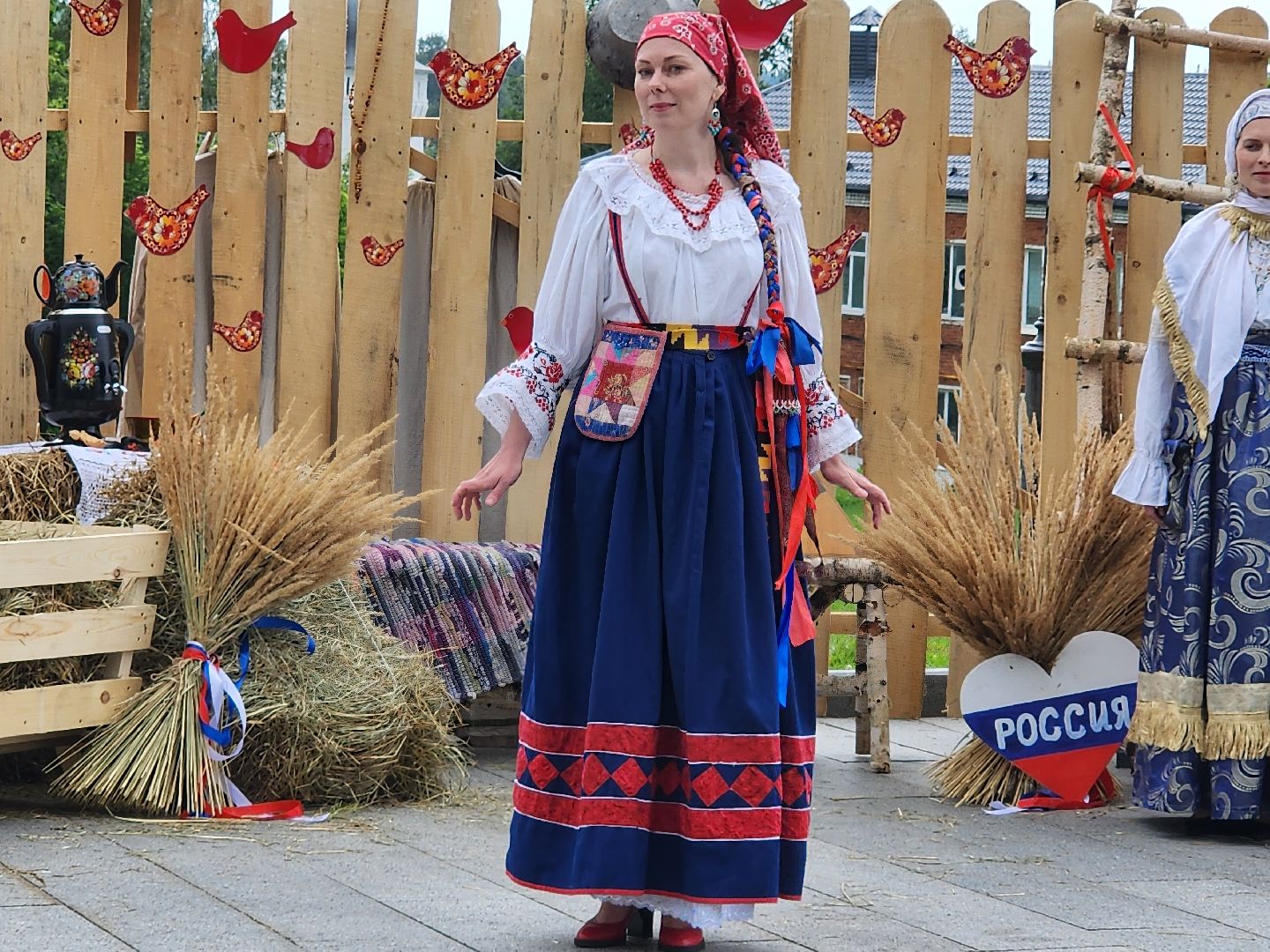 день россии 2025, народный костюм, хоровод, скоморошьяслобода, сергиев посад,