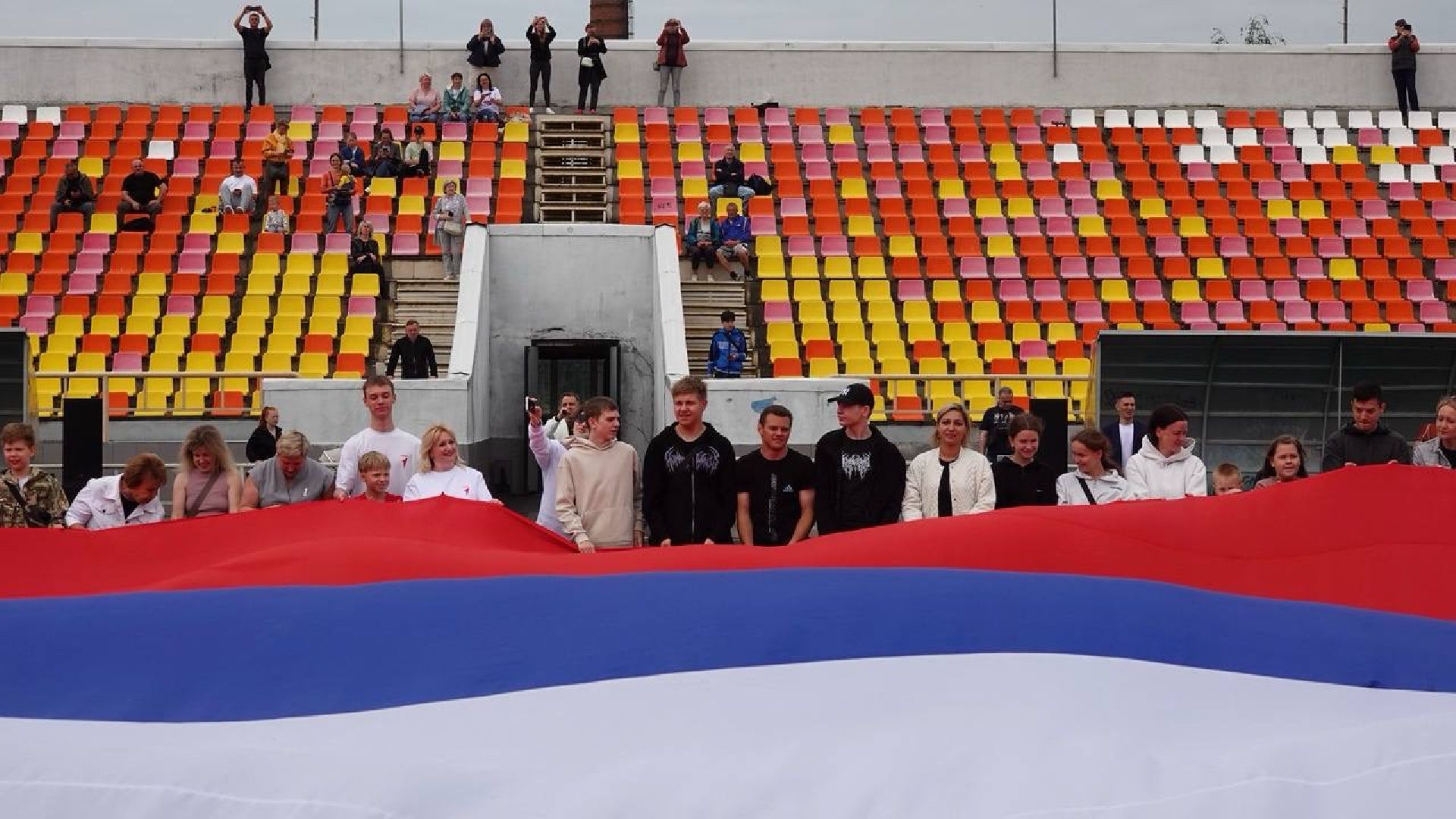 сергиев посад , сергиево-посадский городской округ, день россии, праздник , акция, флешмоб , триколор , флаг россии ,