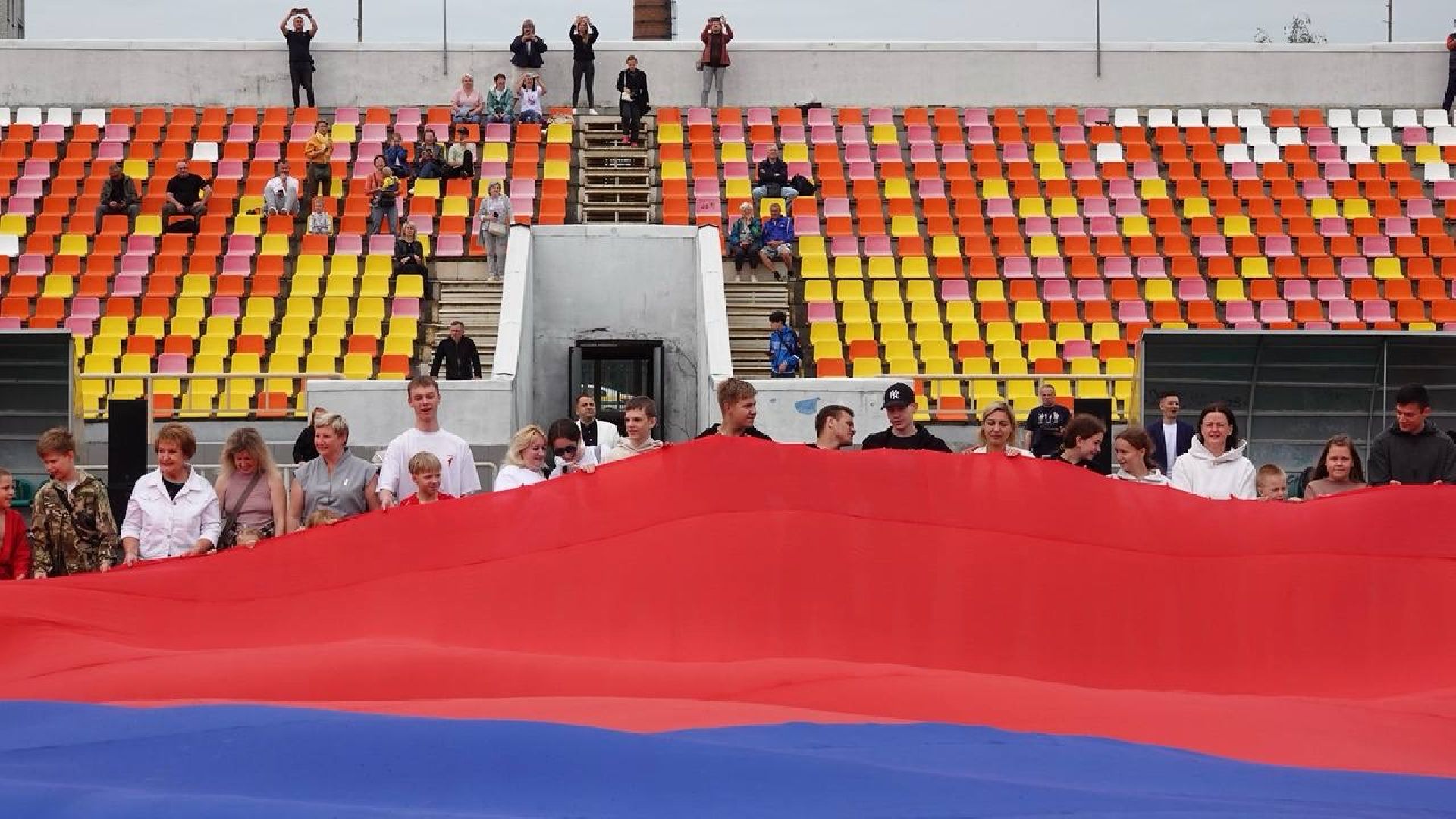 сергиев посад , сергиево-посадский городской округ, день россии, праздник , акция, флешмоб , триколор , флаг россии ,