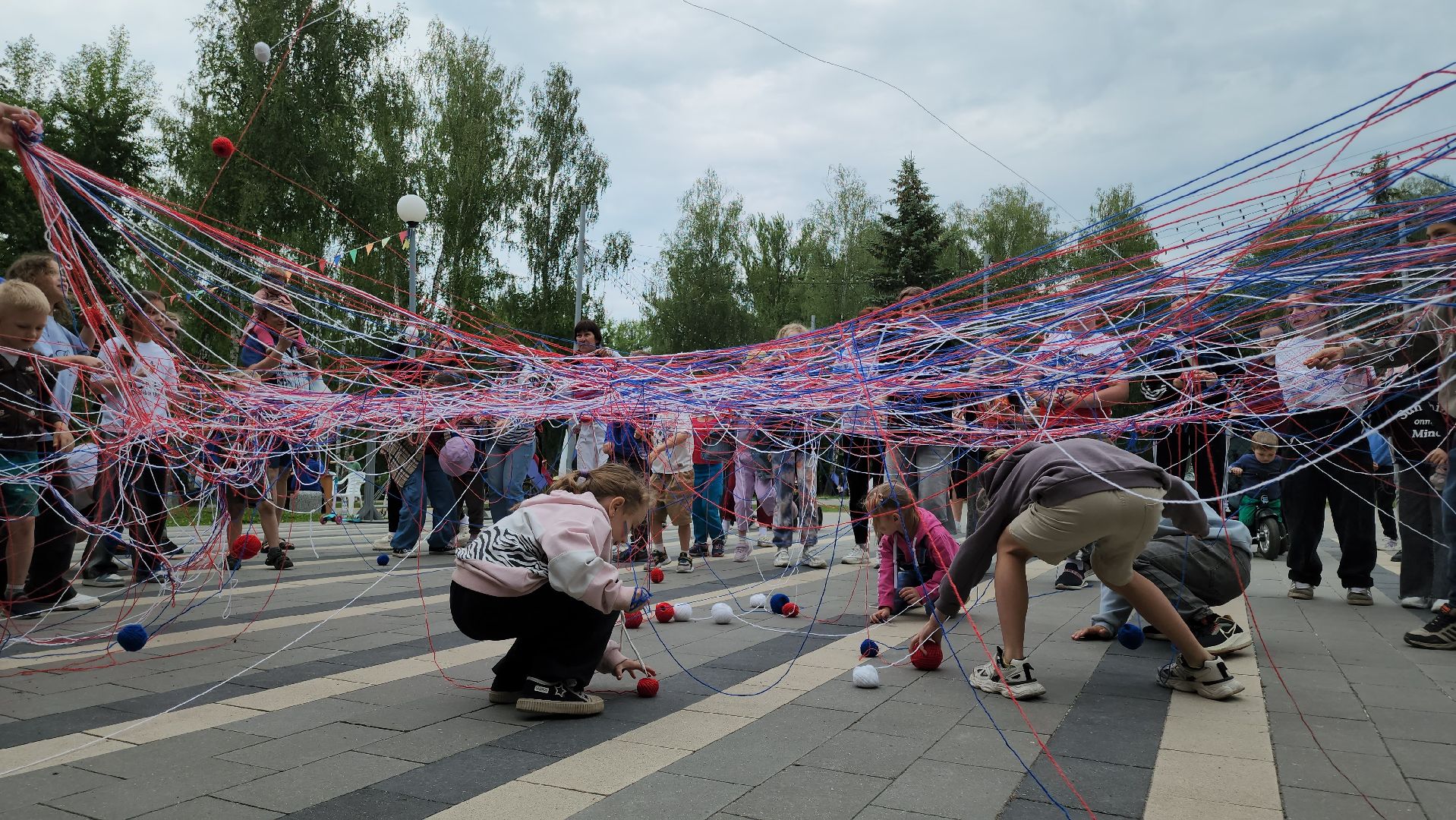 кашира, день россии, парк, праздник, флешмоб, триколор, волонтеры,