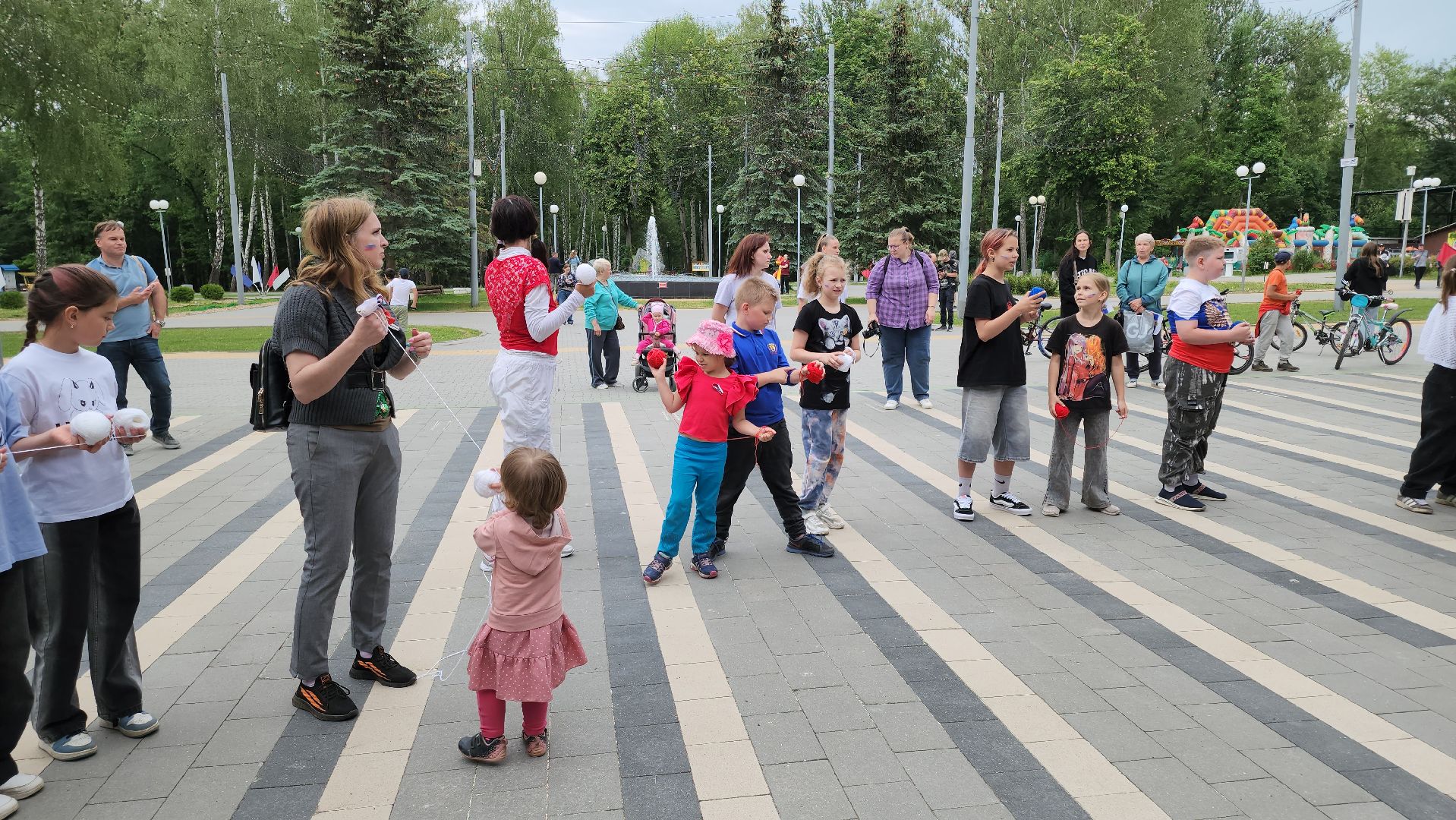 кашира, день россии, парк, праздник, флешмоб, триколор, волонтеры,