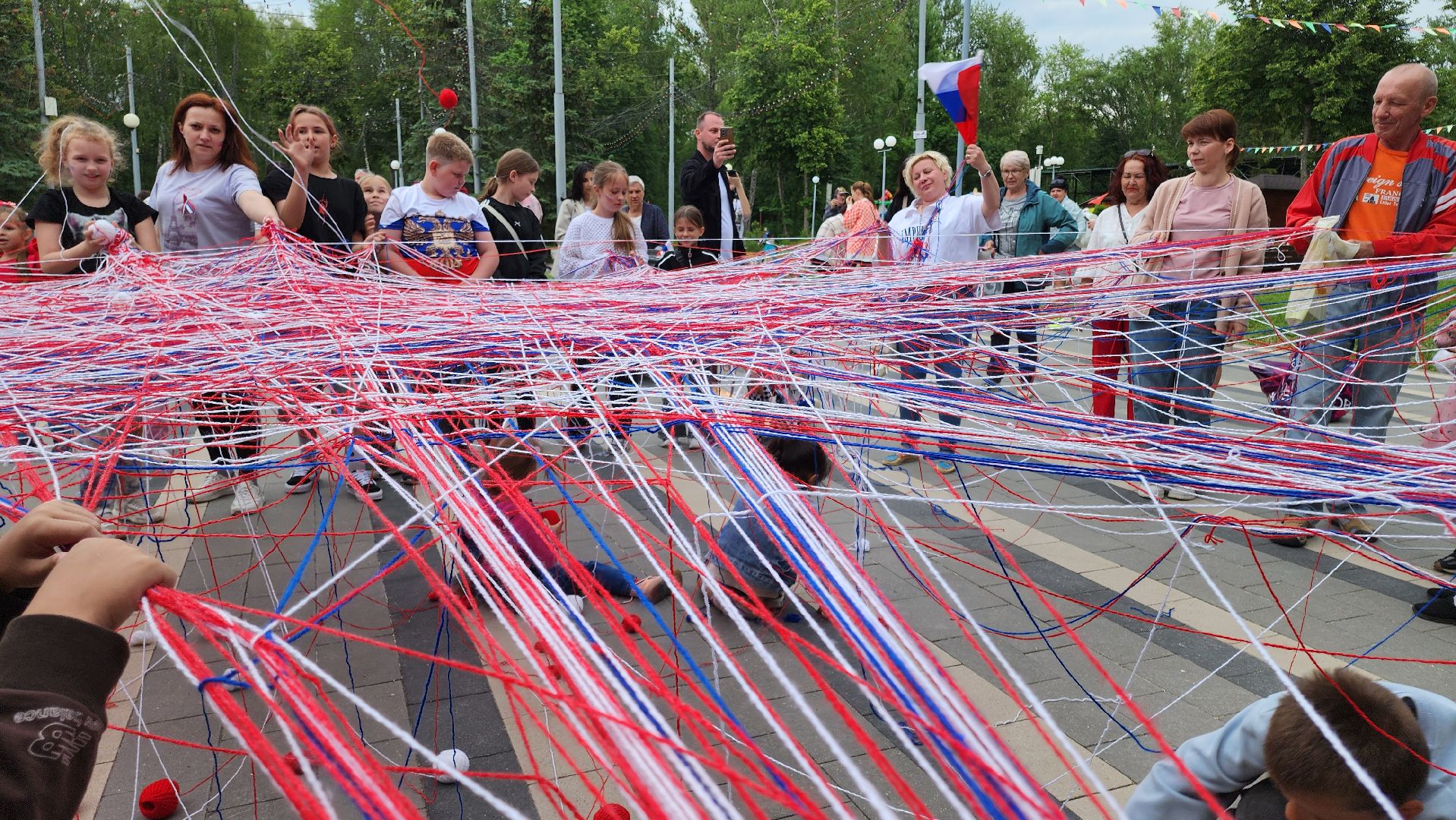 кашира, день россии, парк, праздник, флешмоб, триколор, волонтеры,