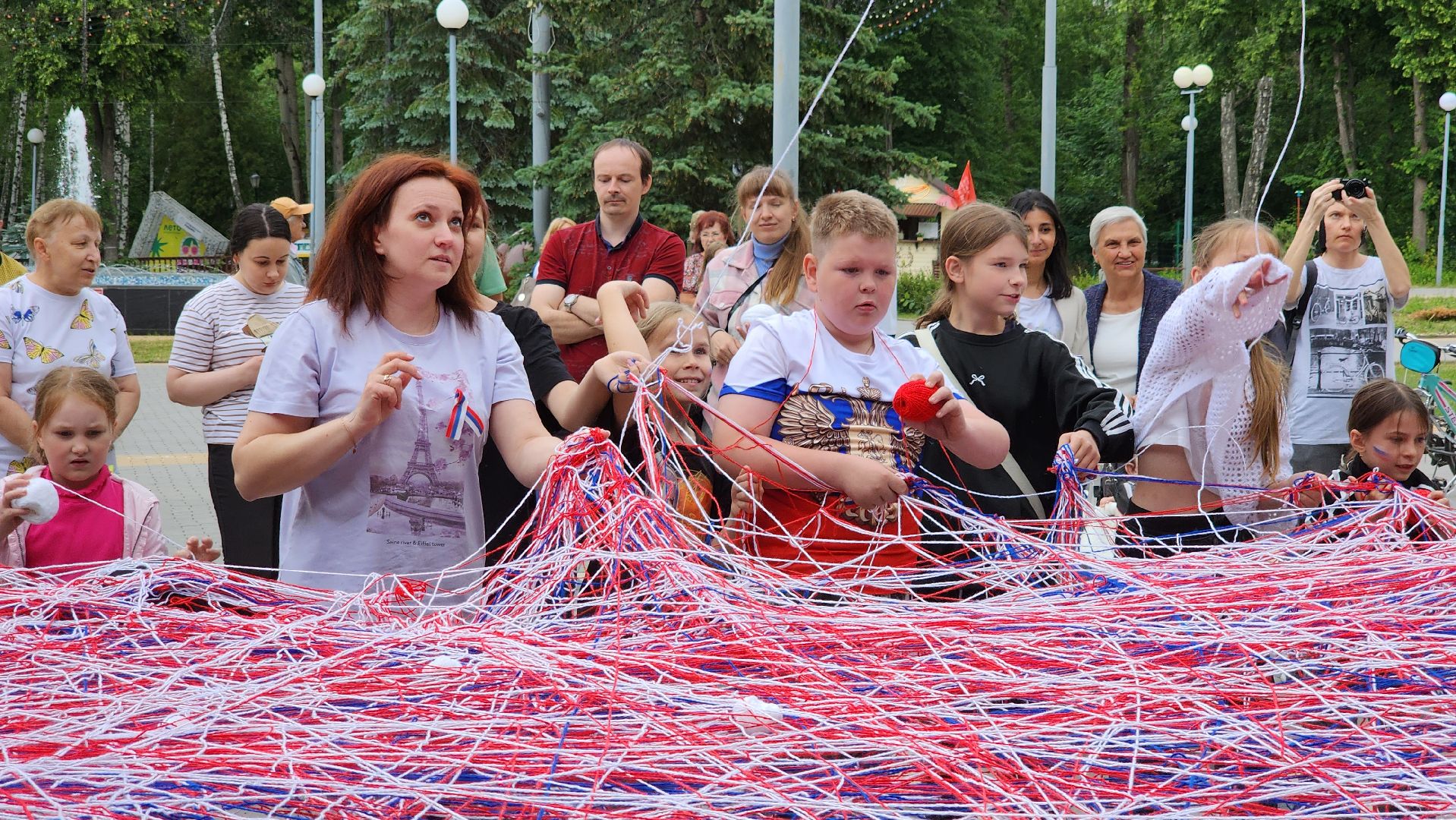 кашира, день россии, парк, праздник, флешмоб, триколор, волонтеры,