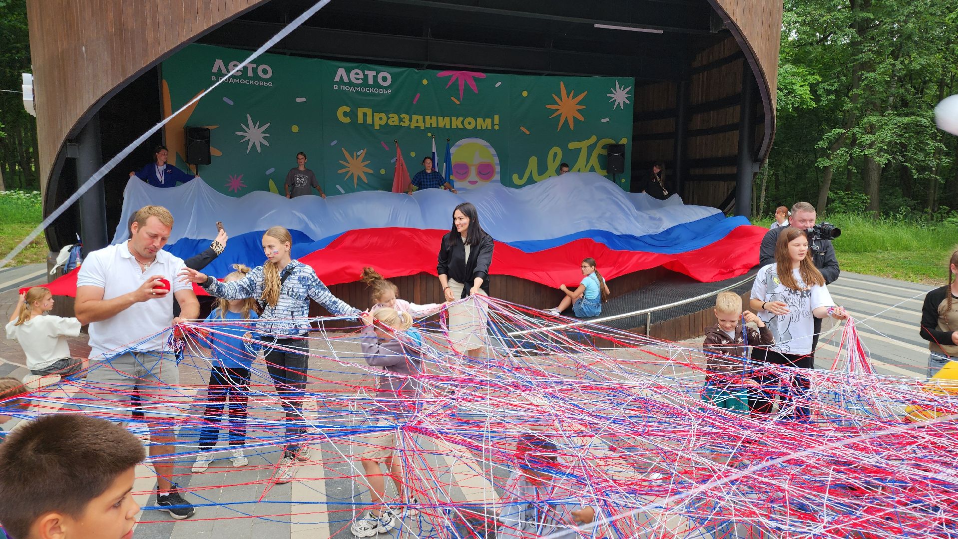 кашира, день россии, парк, праздник, флешмоб, триколор, волонтеры,