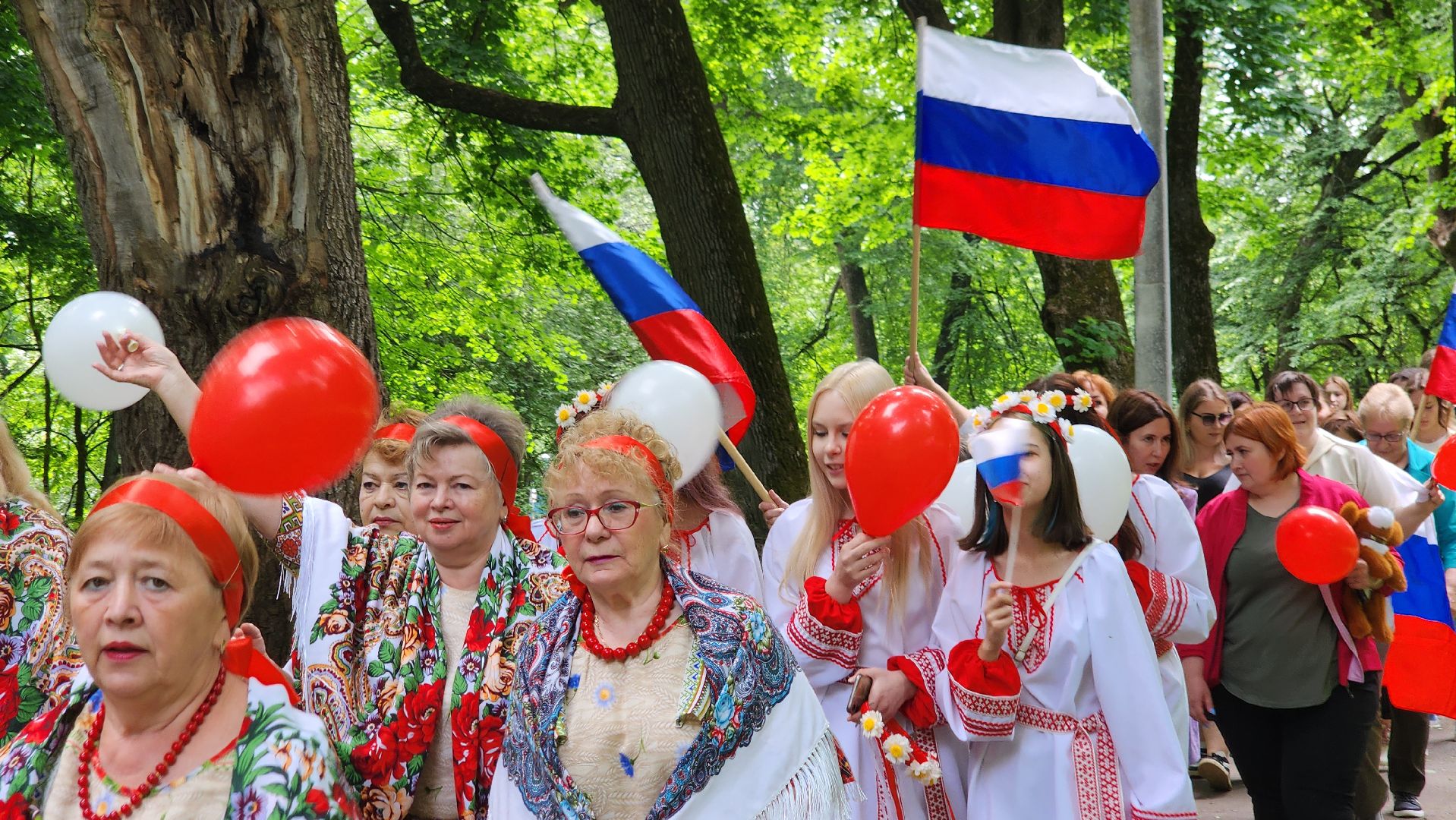 шествие, щёлково, день россии, флаг россии,