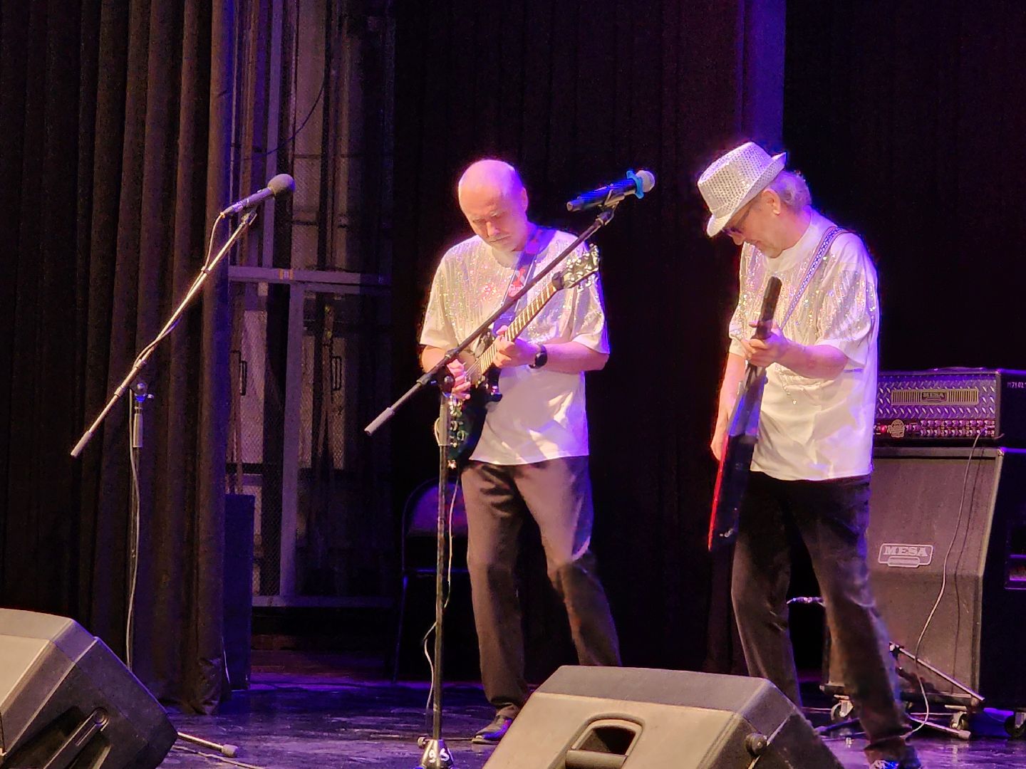 чехов, дворец культуры дружба, день россии, праздничный концерт, ансамбль самоцветы, группа вэда, вокальный ансамбль авангард, песни, хиты прошлых лет,