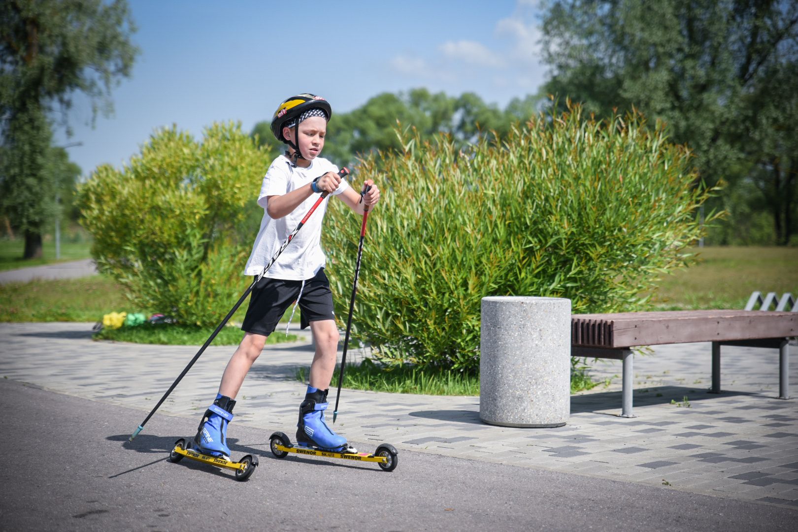 бронницы, тренировка лыжников летом, дети, парк бронницкий луг,