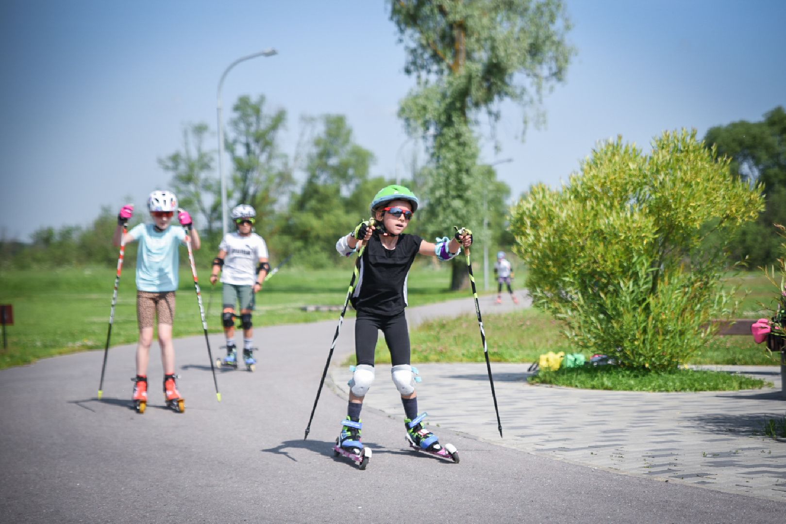бронницы, тренировка лыжников летом, дети, парк бронницкий луг,