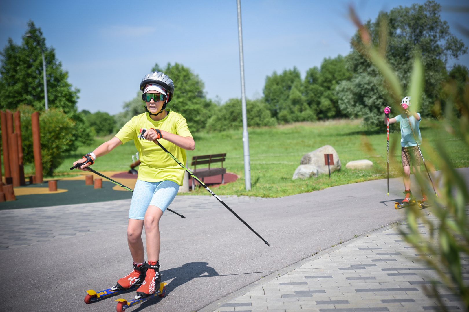 бронницы, тренировка лыжников летом, дети, парк бронницкий луг,