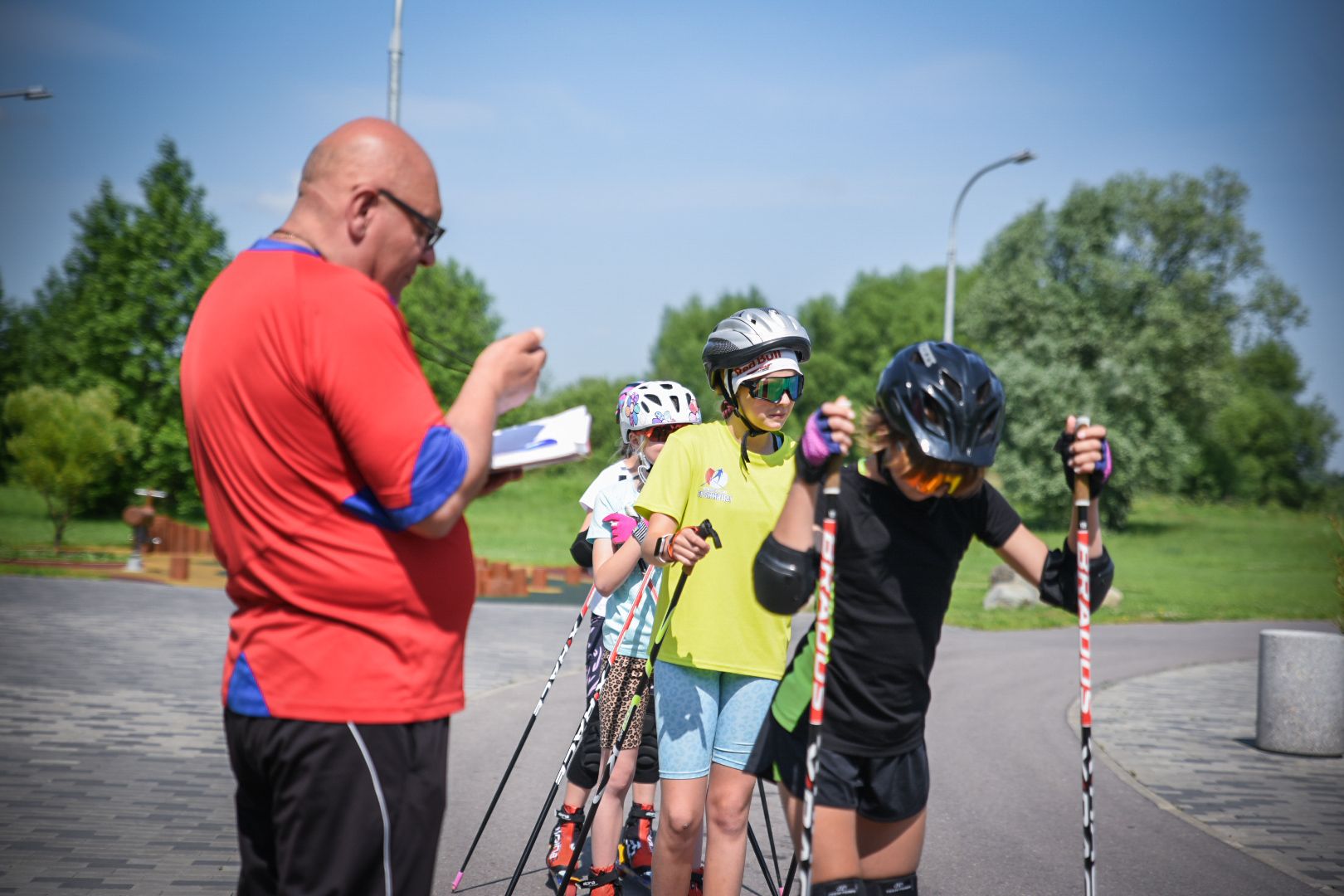 бронницы, тренировка лыжников летом, дети, парк бронницкий луг,