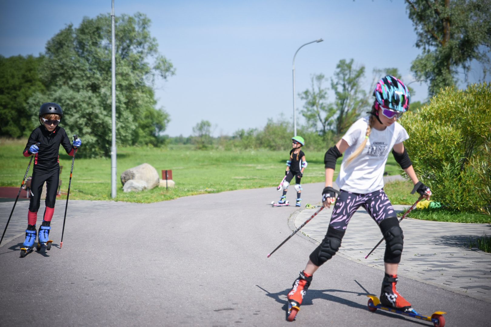 бронницы, тренировка лыжников летом, дети, парк бронницкий луг,