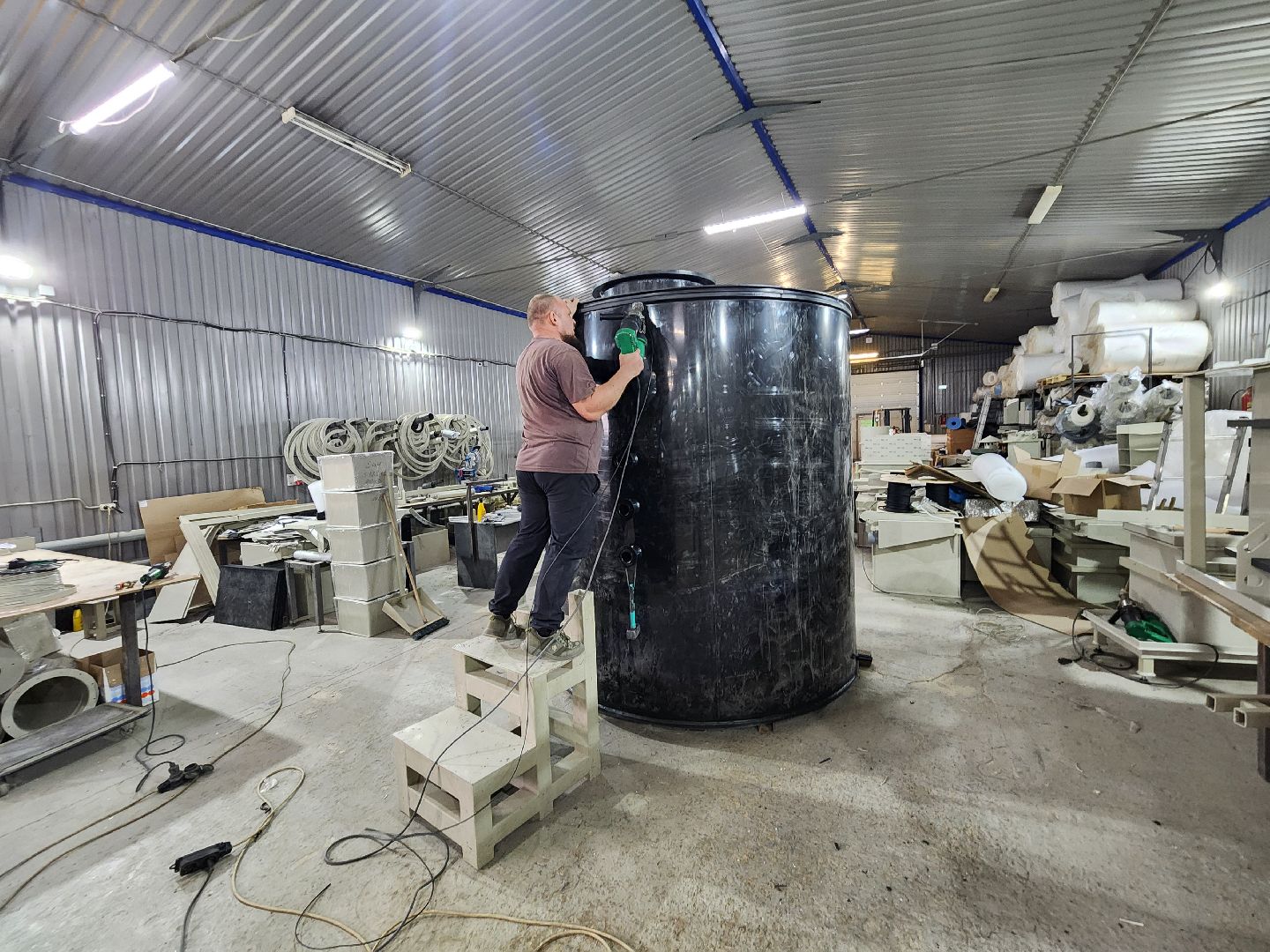 чехов, деревня сергеево, производственно-складской комплекс, завод полимеризделия, изделия из пропилена, пластиковые емкости, ванны, оборудование собственного производства, станки, гибочные машины, сварочные аппараты,стыковые станки, импортозамещение, российское сырье, отечественное оборудование,