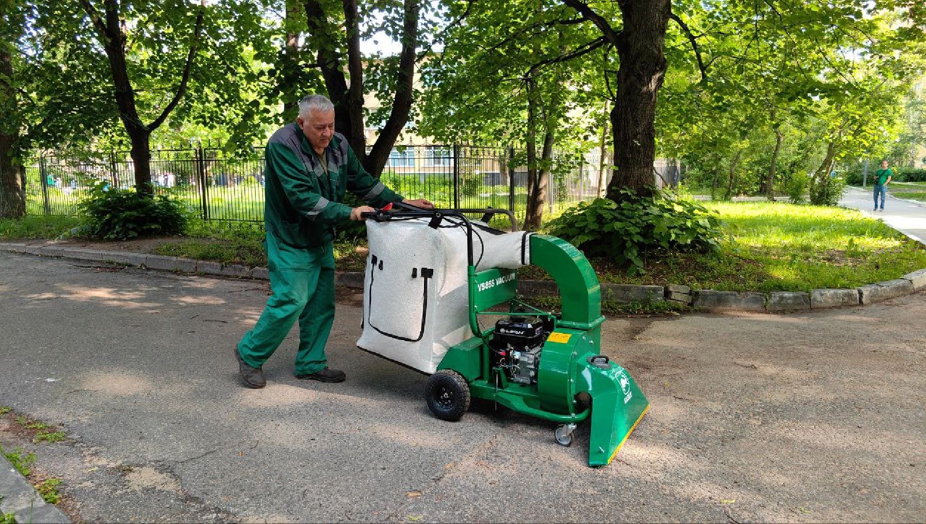 пылесос, уборка улиц, ветки, автопарк,