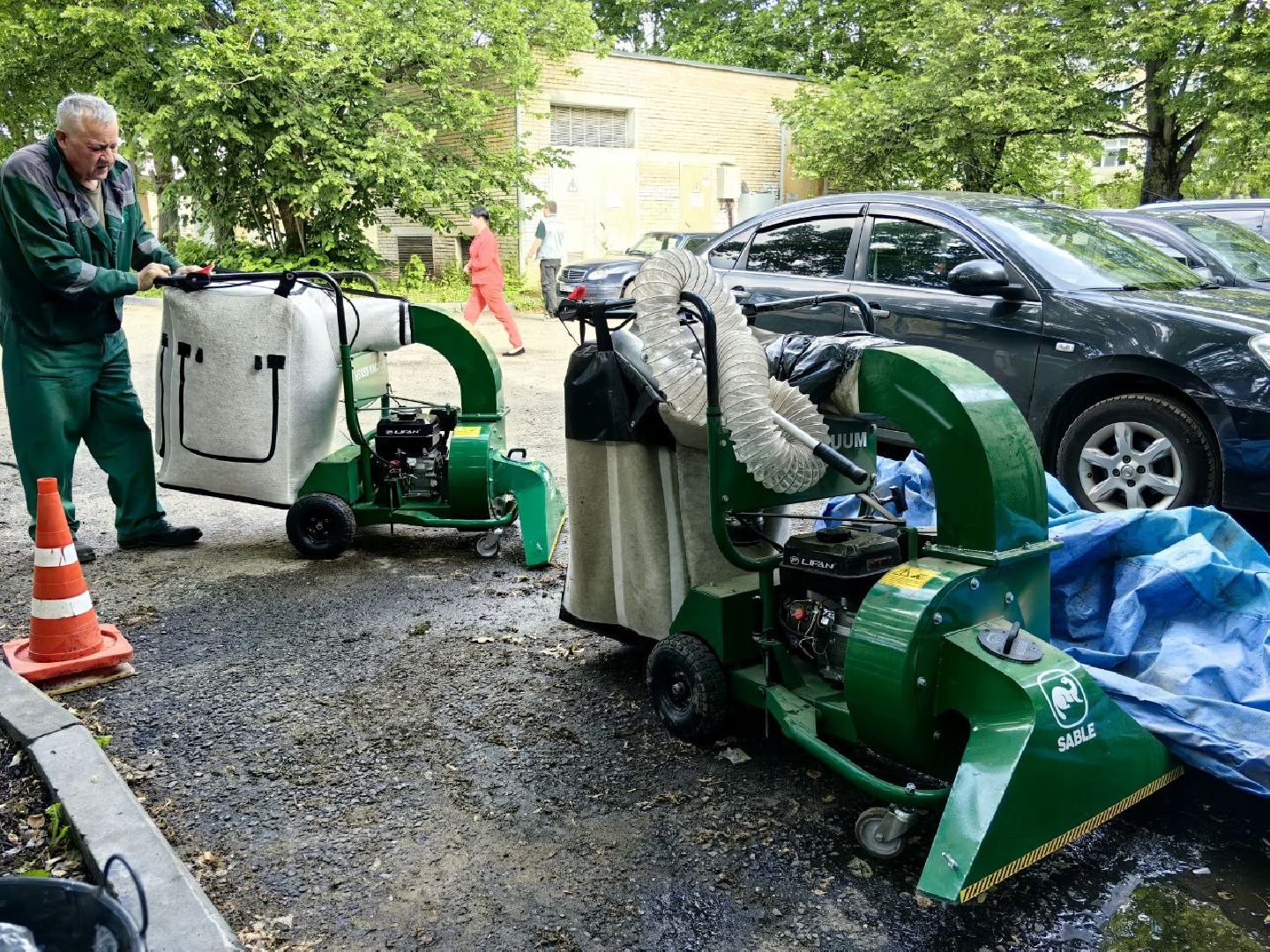 пылесос, уборка улиц, ветки, автопарк,