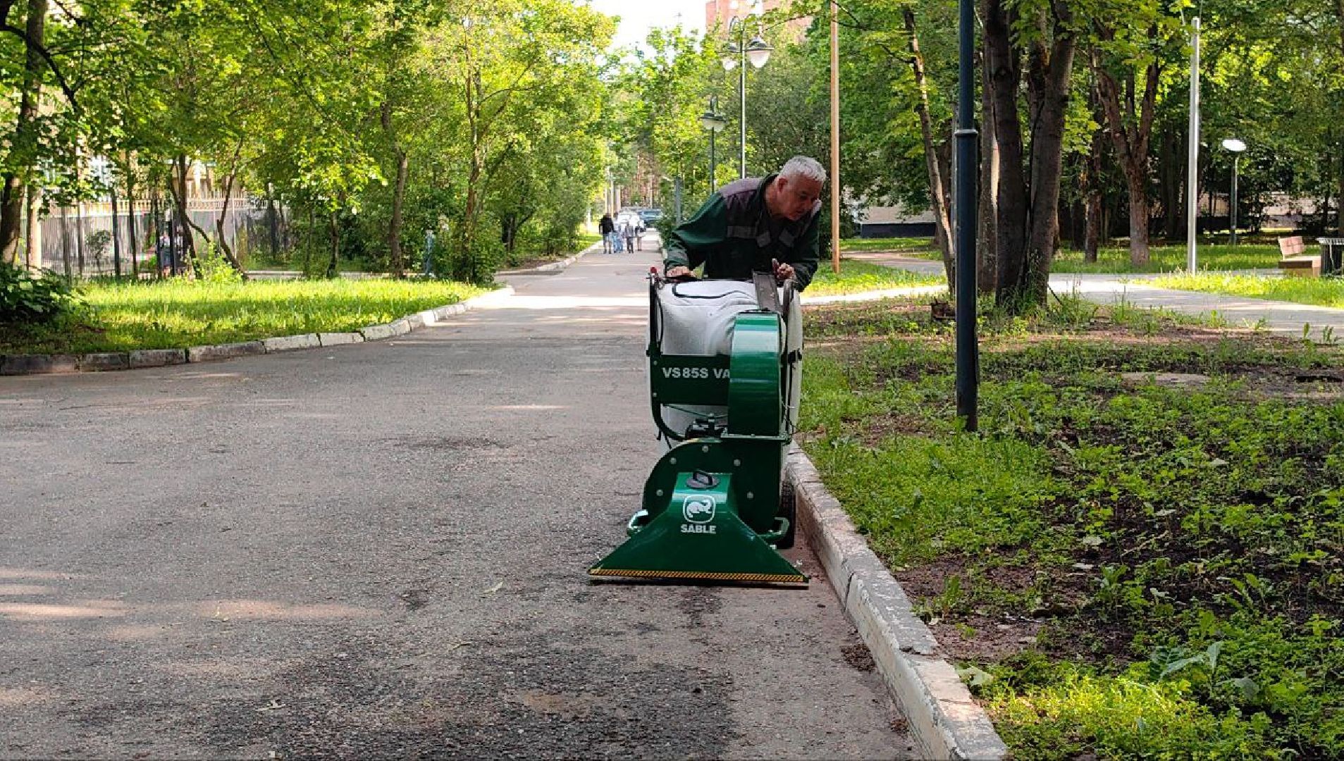 пылесос, уборка улиц, ветки, автопарк,