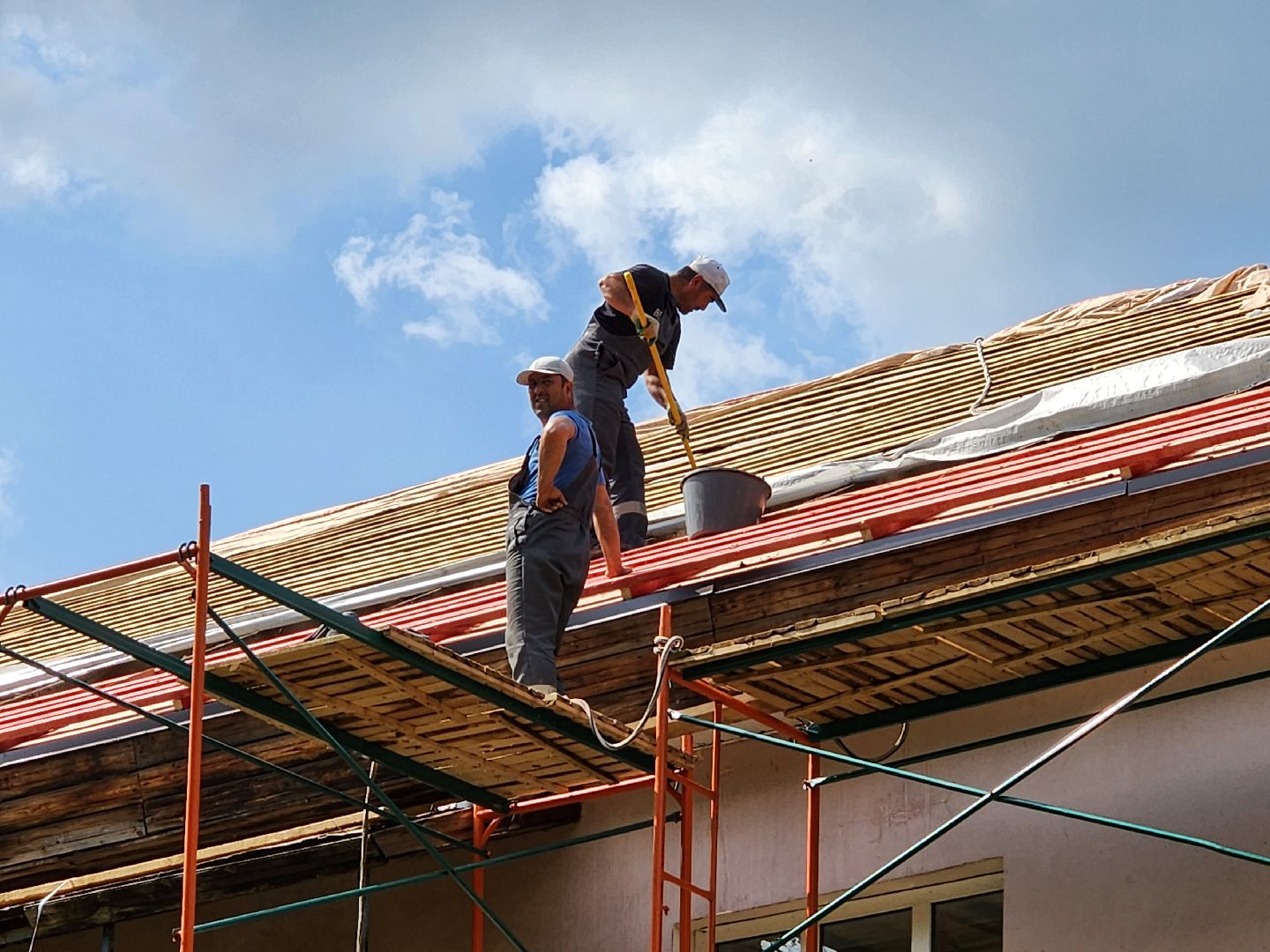 чехов, улица пионерская, взрослая поликлиника, благоустройство территории, ремонт проезжей части, обновление пешеходных дорожек, тротуары, зоны отдыха, полусферы, расширение автостоянки, дополнительные парковочные места, текущий ремонт поликлиники, замена кровли, фасадные работы, инженерные сети,
