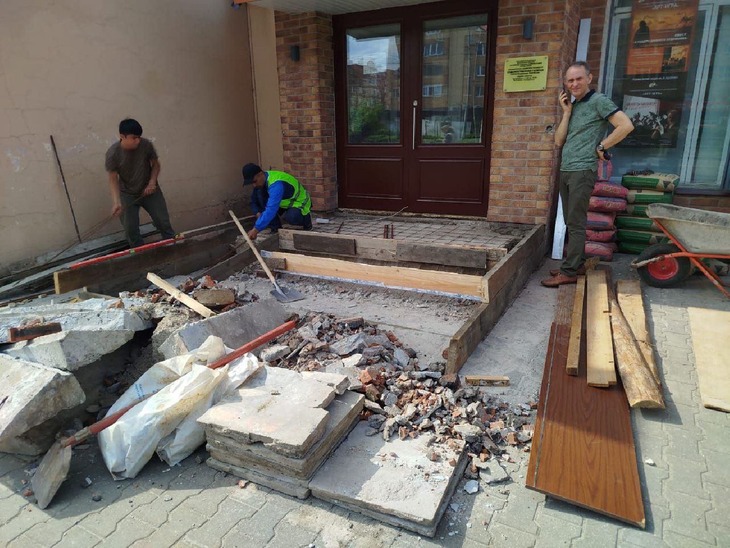 ремонт входной группы, Лобня, художественная галерея,монолитные работы,