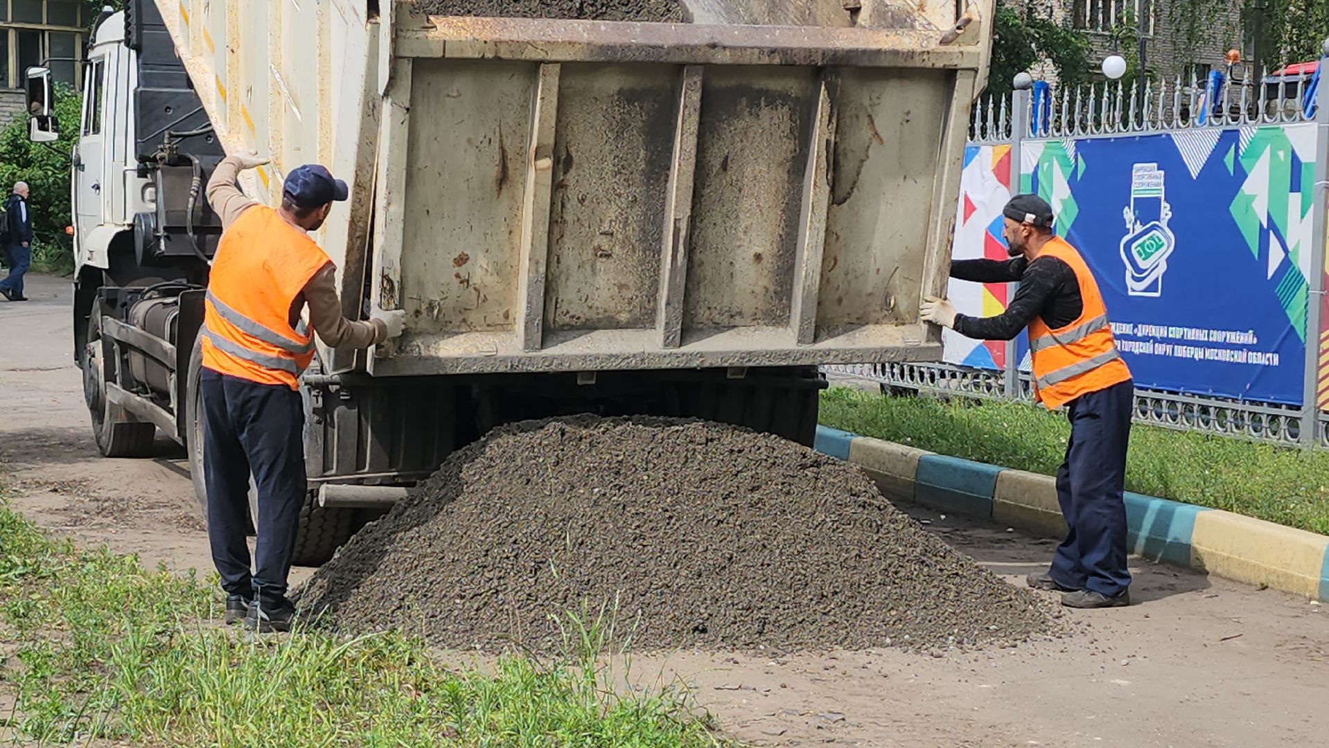 Люберцы, новый тротуар, народная тропа, глава городского округа люберцы владимир волков,