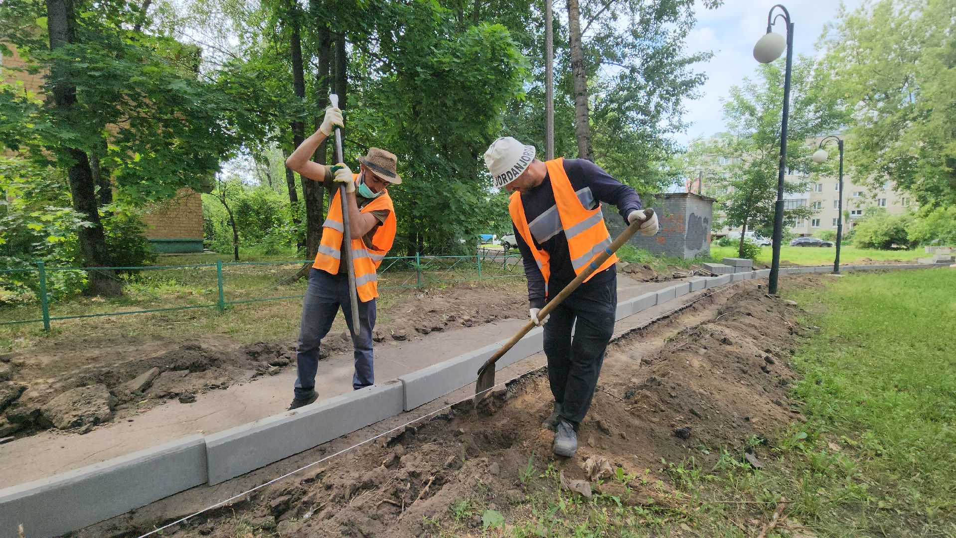 Люберцы, новый тротуар, народная тропа, глава городского округа люберцы владимир волков,