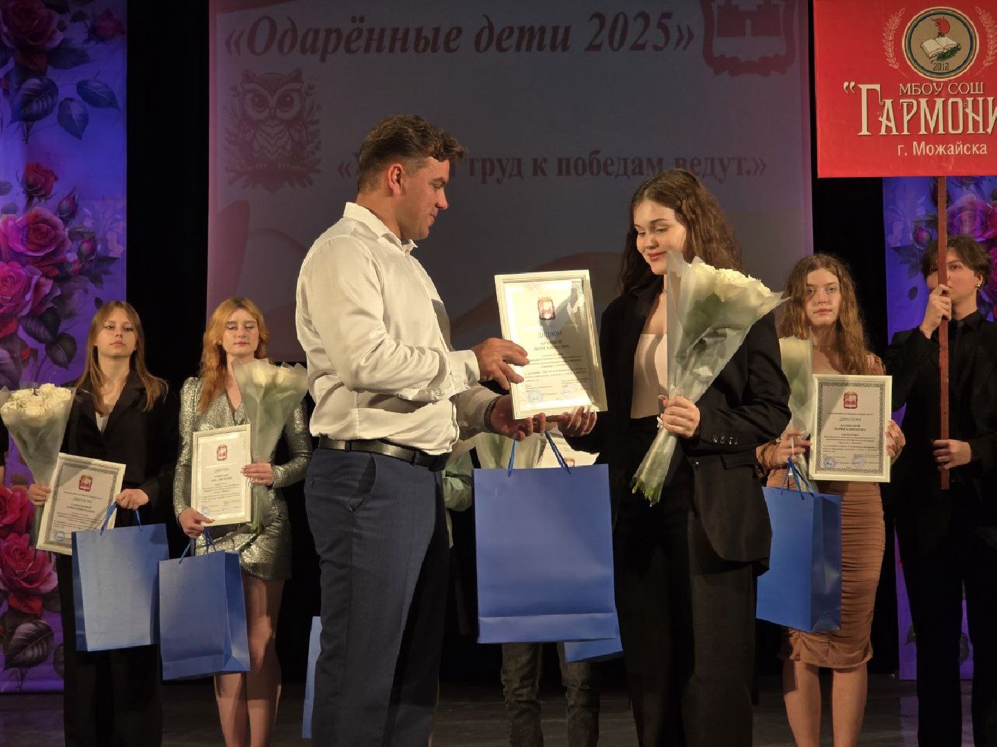 можайск, можайский муниципальный округ, подмосковье, одаренные дети, церемония награждения, ника нагулина,