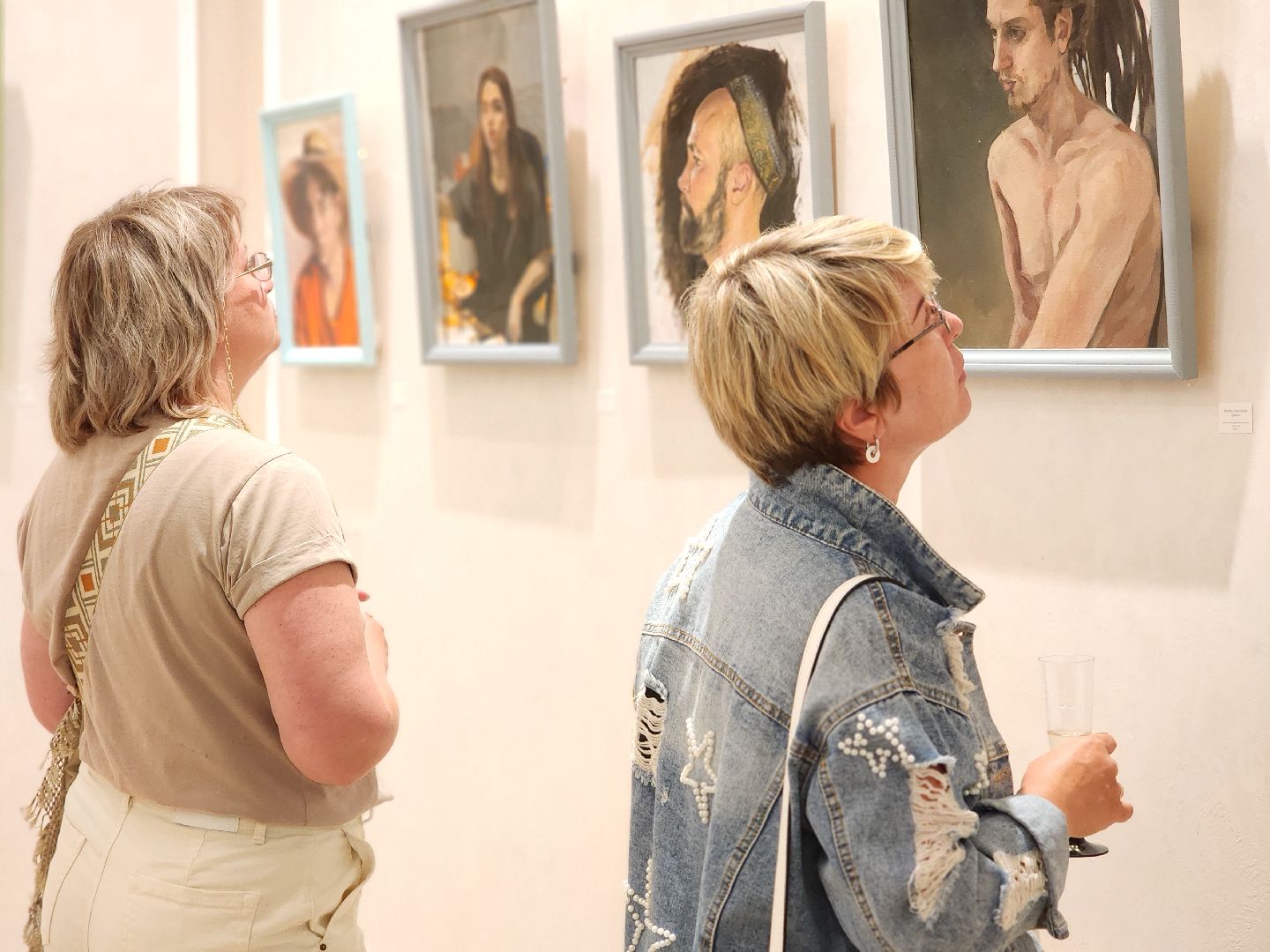 дубна, дк мир, выставка, живопись,