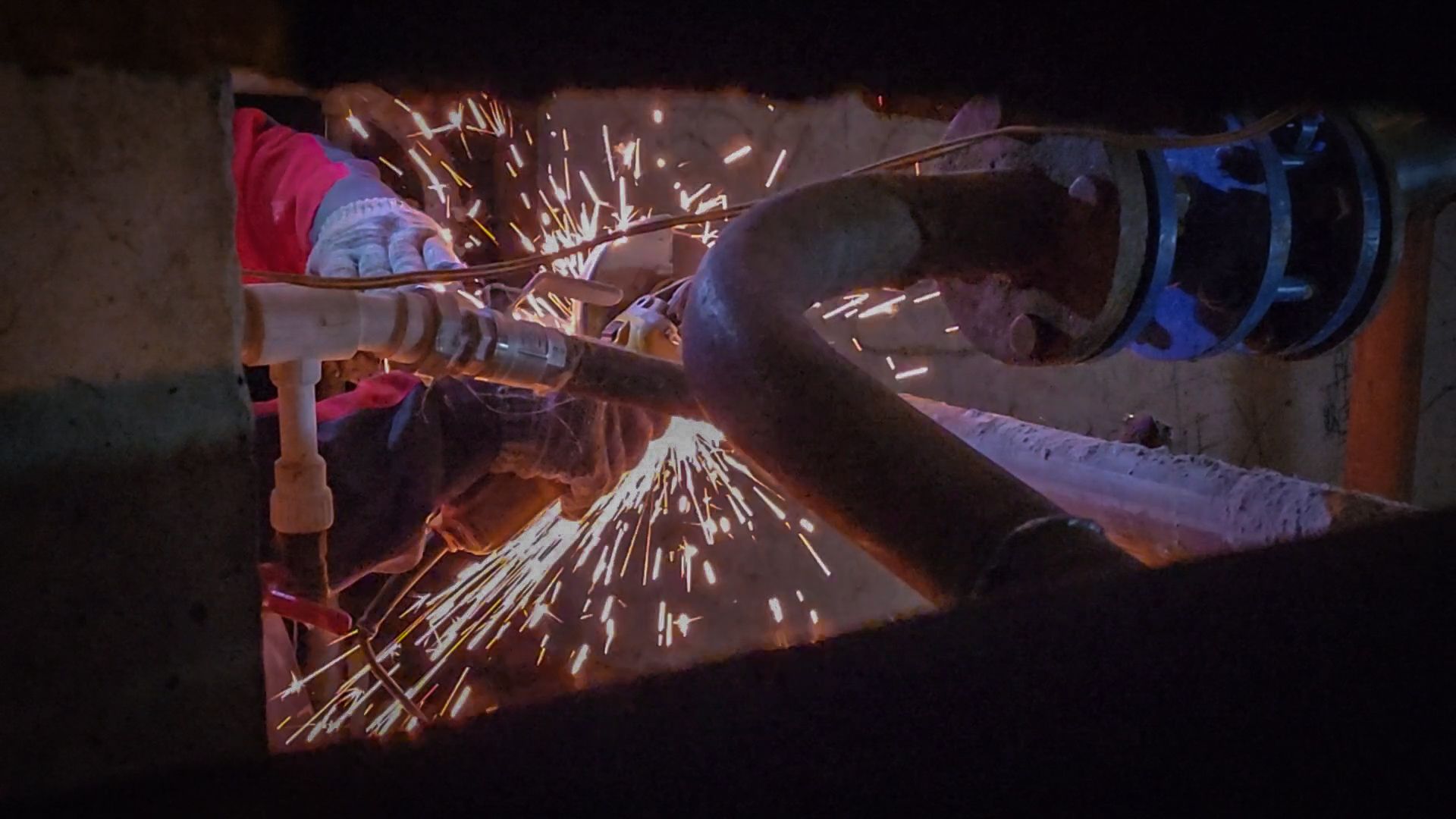 бронницы, плановые отключения горячей воды , ремонт труб в доме , замена труб горячего водоснабжения ,