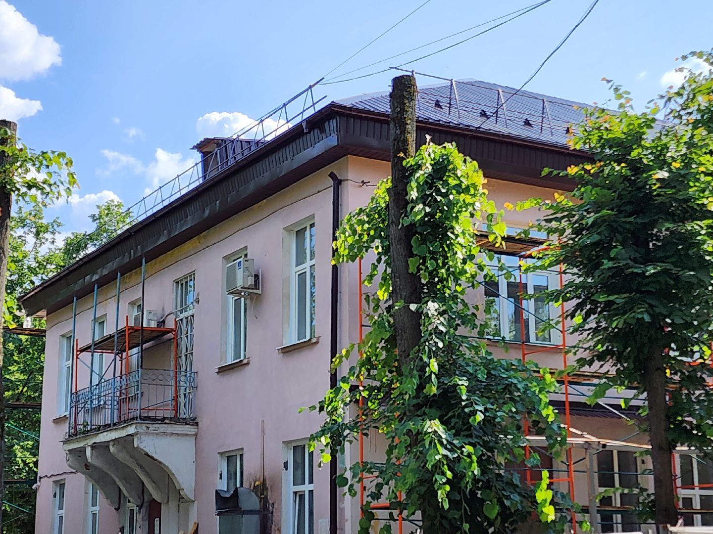 чехов, улица пионерская 2, взрослая поликлиника, текущий ремонт, замена кровли, ремонт крыши, профнастил, гидроизоляция, теплоизоляция, фасадные работы, инженерные сети, благоустройство территории,