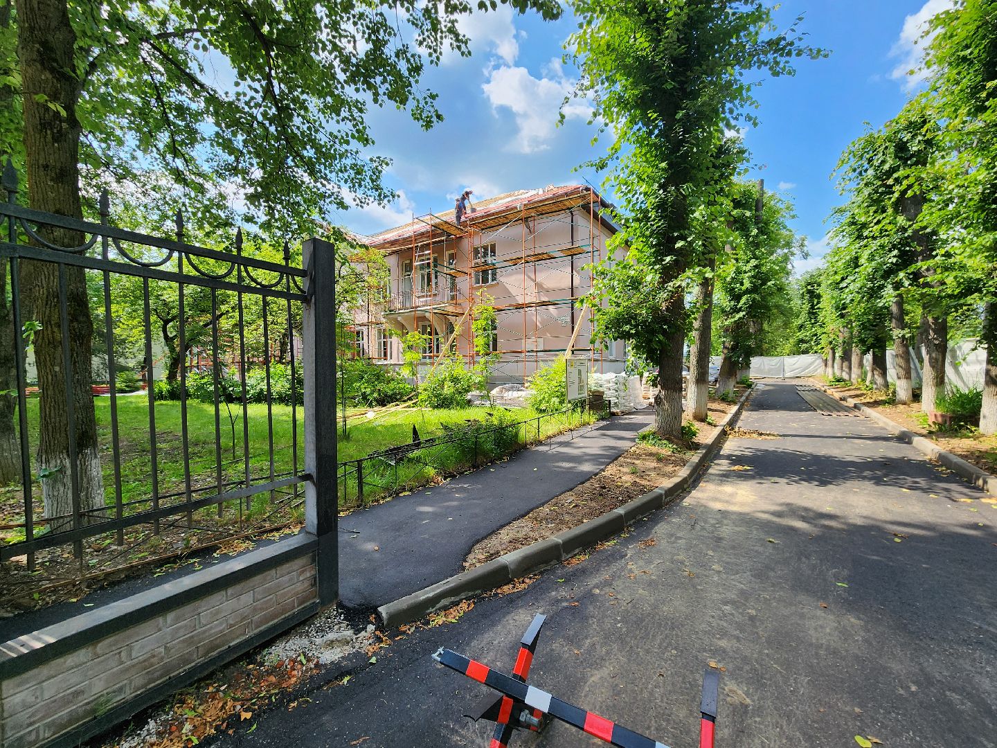 чехов, улица пионерская 2, взрослая поликлиника, текущий ремонт, замена кровли, ремонт крыши, профнастил, гидроизоляция, теплоизоляция, фасадные работы, инженерные сети, благоустройство территории,