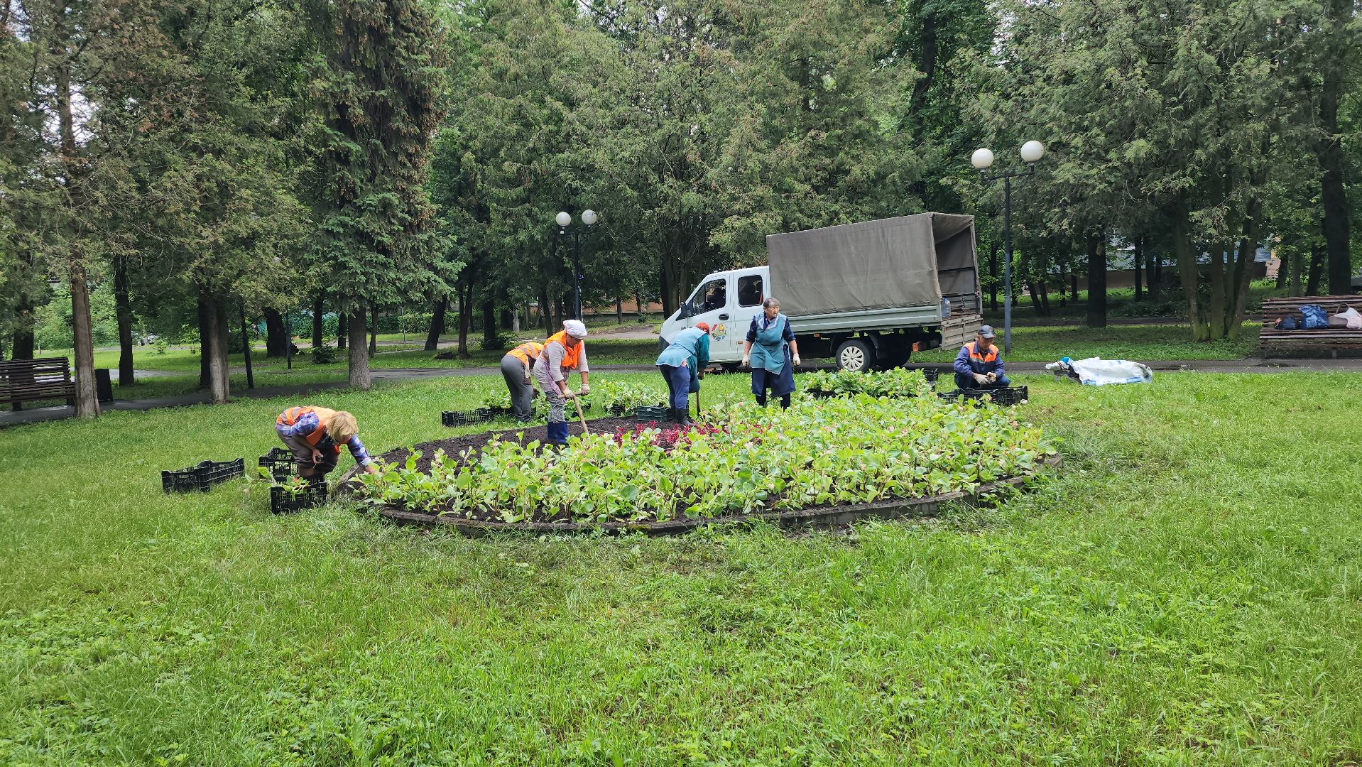 серпухов, улица ногина, клумбы в сквере, вечный огонь, комбинат благоустройства,