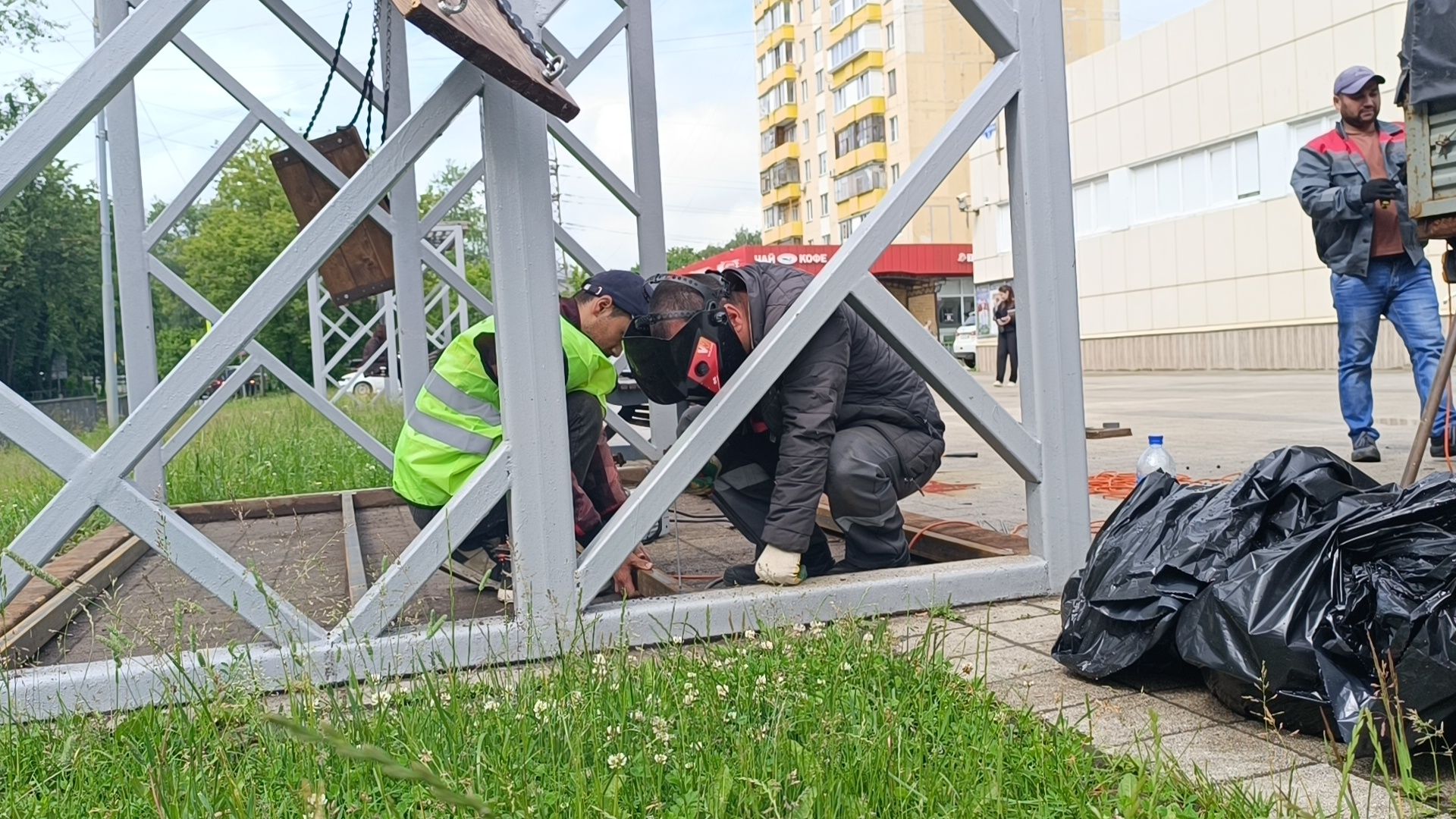 качели, благоустройство, лобня,