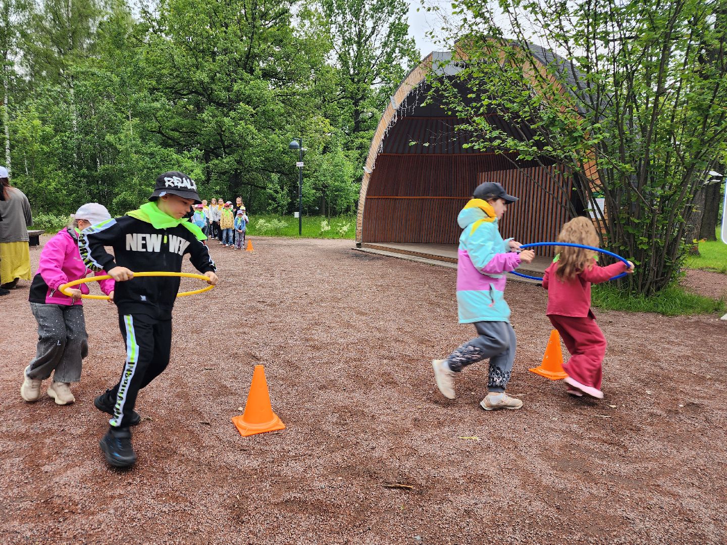 фрязино, летний детский лагерь, лесопарк, спортивная эстафета, дети в лагере,