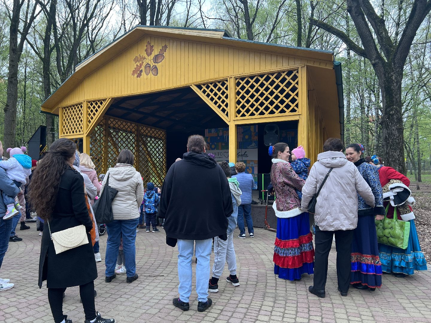 Химки, парк Дубки, 1 мая, начало теплого сезона, концерт